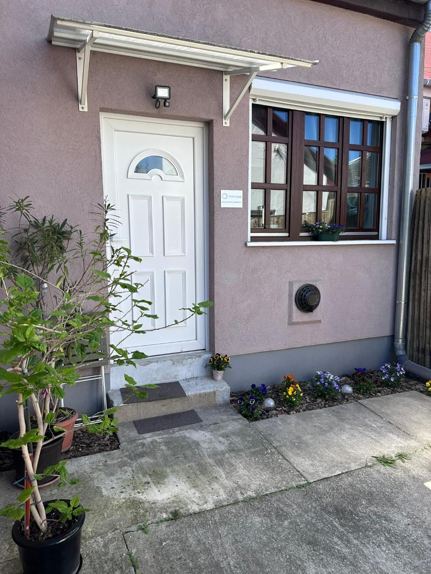 Drop House - One Bedroom Apartment