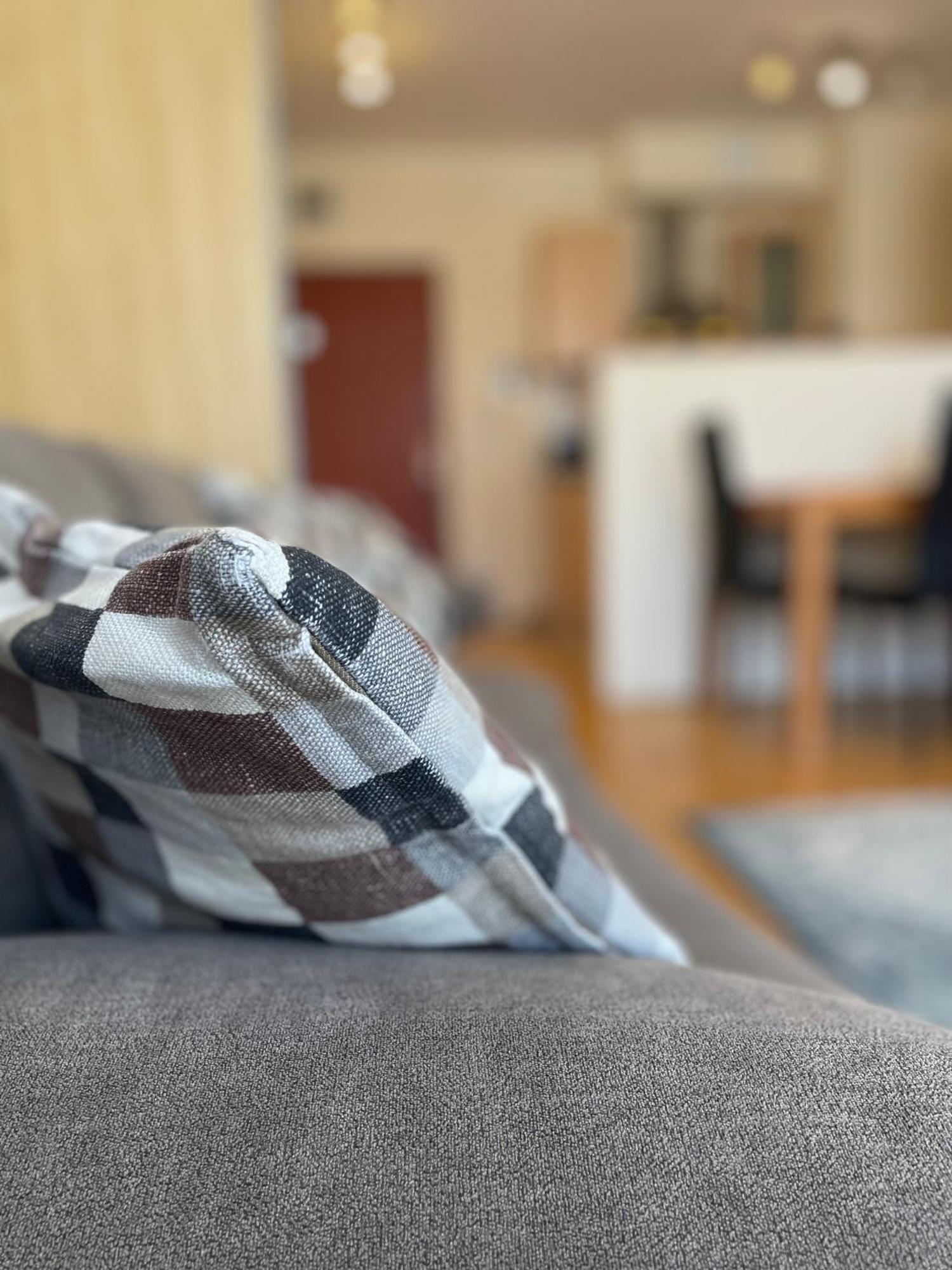 Midtown - Easy Check-in&parking Apartment