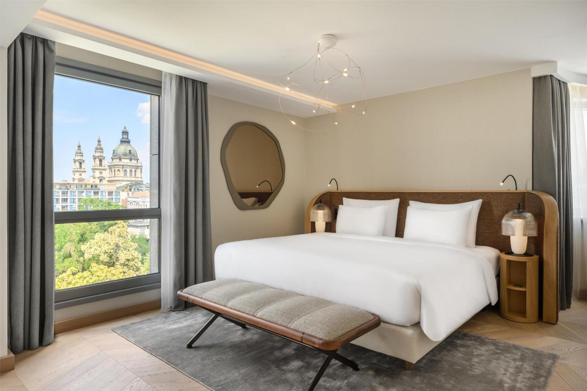 Kempinski Corvinus Hotel