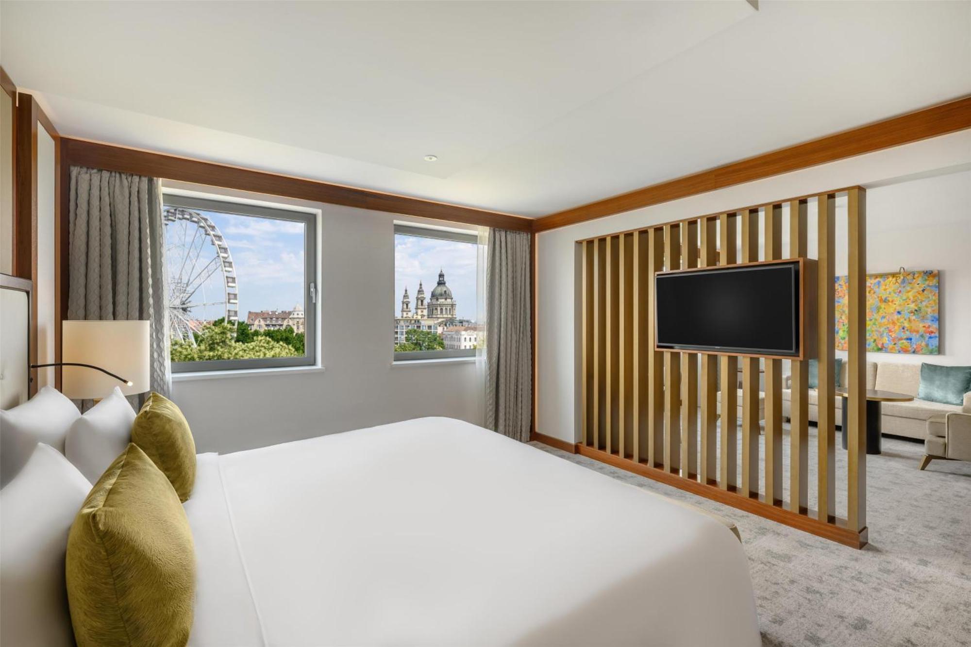 Hotel Kempinski Corvinus 5*