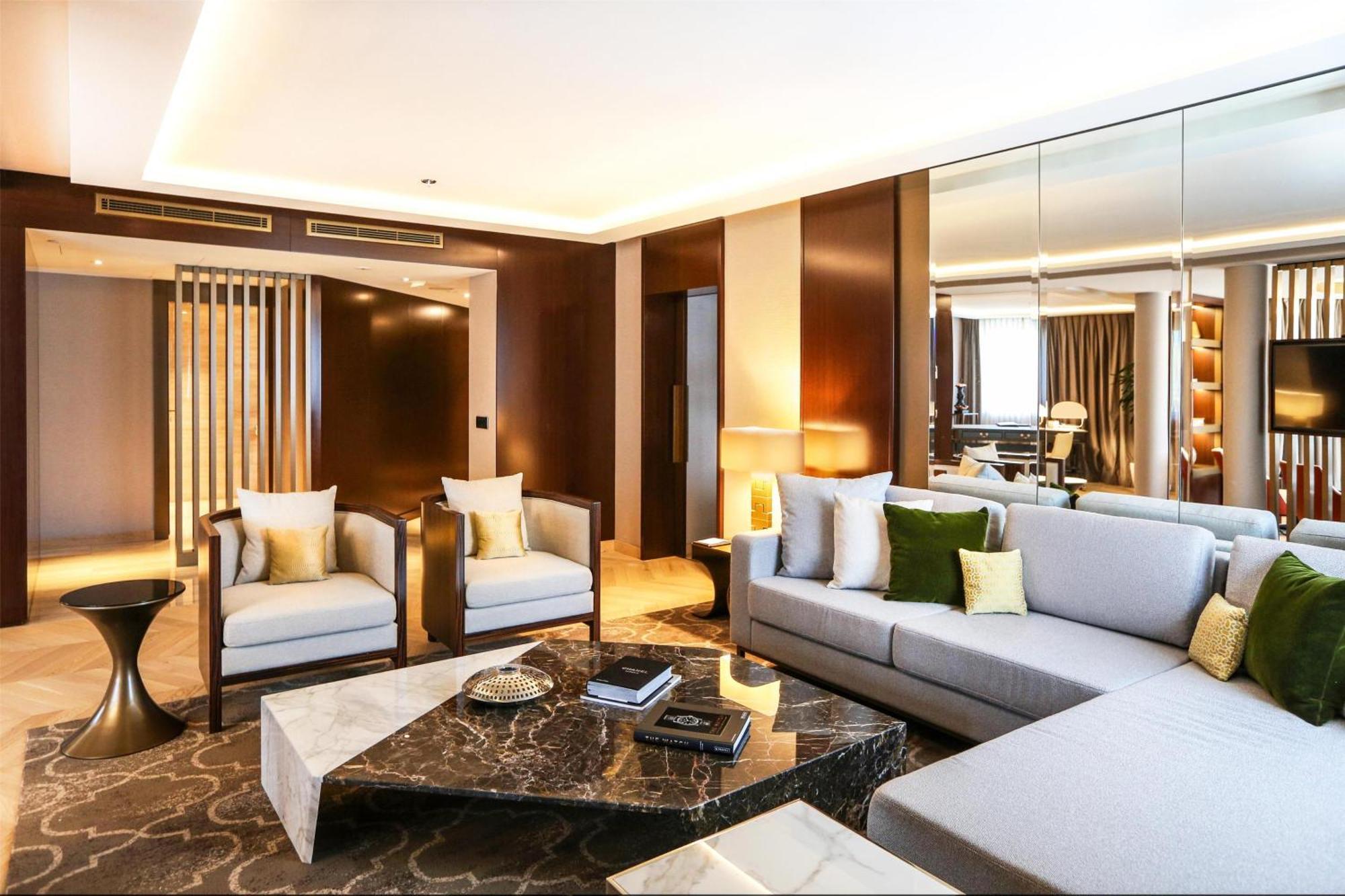 Kempinski Corvinus Hotel 5*