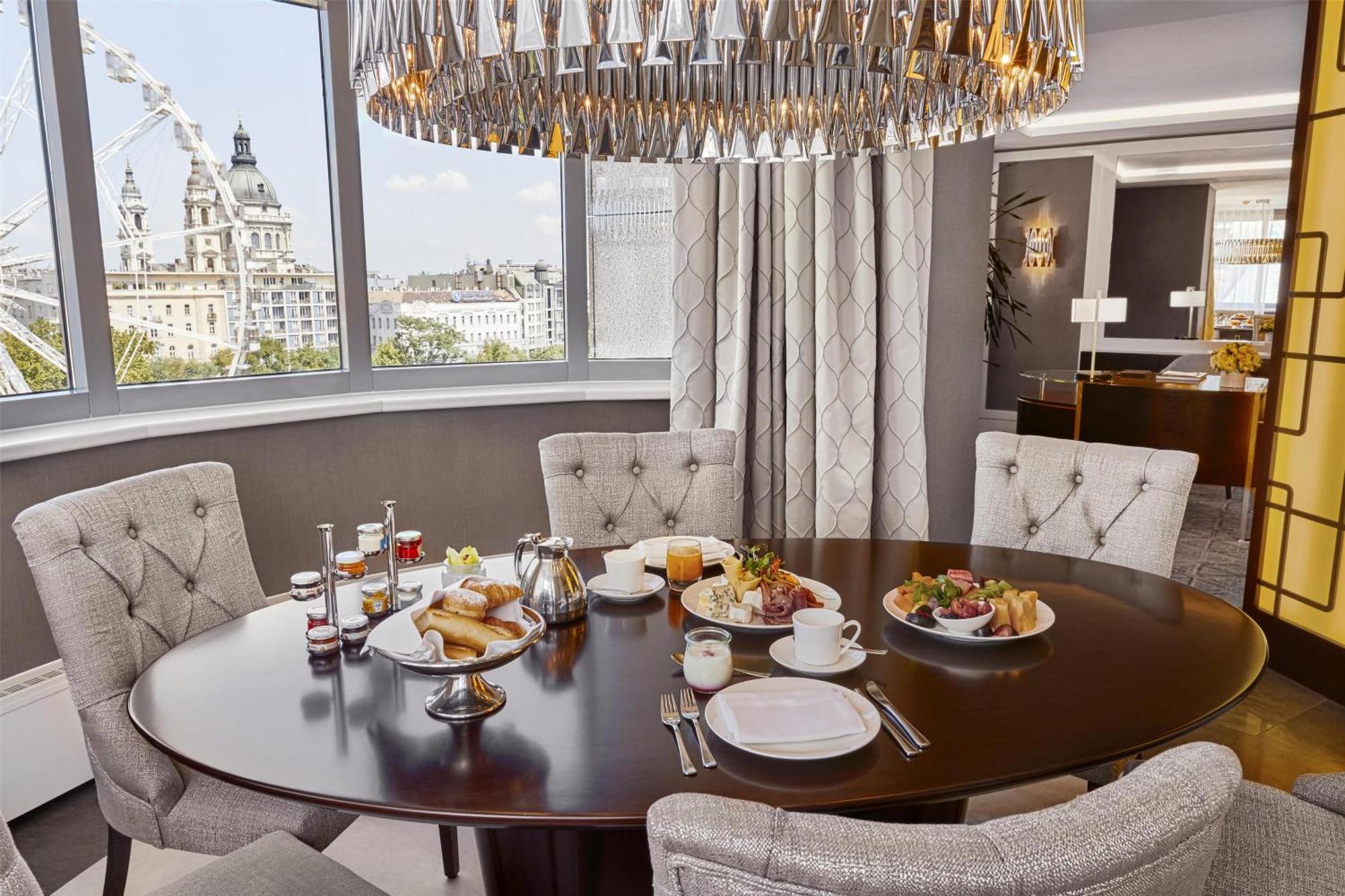 Hotel Kempinski Corvinus 5*