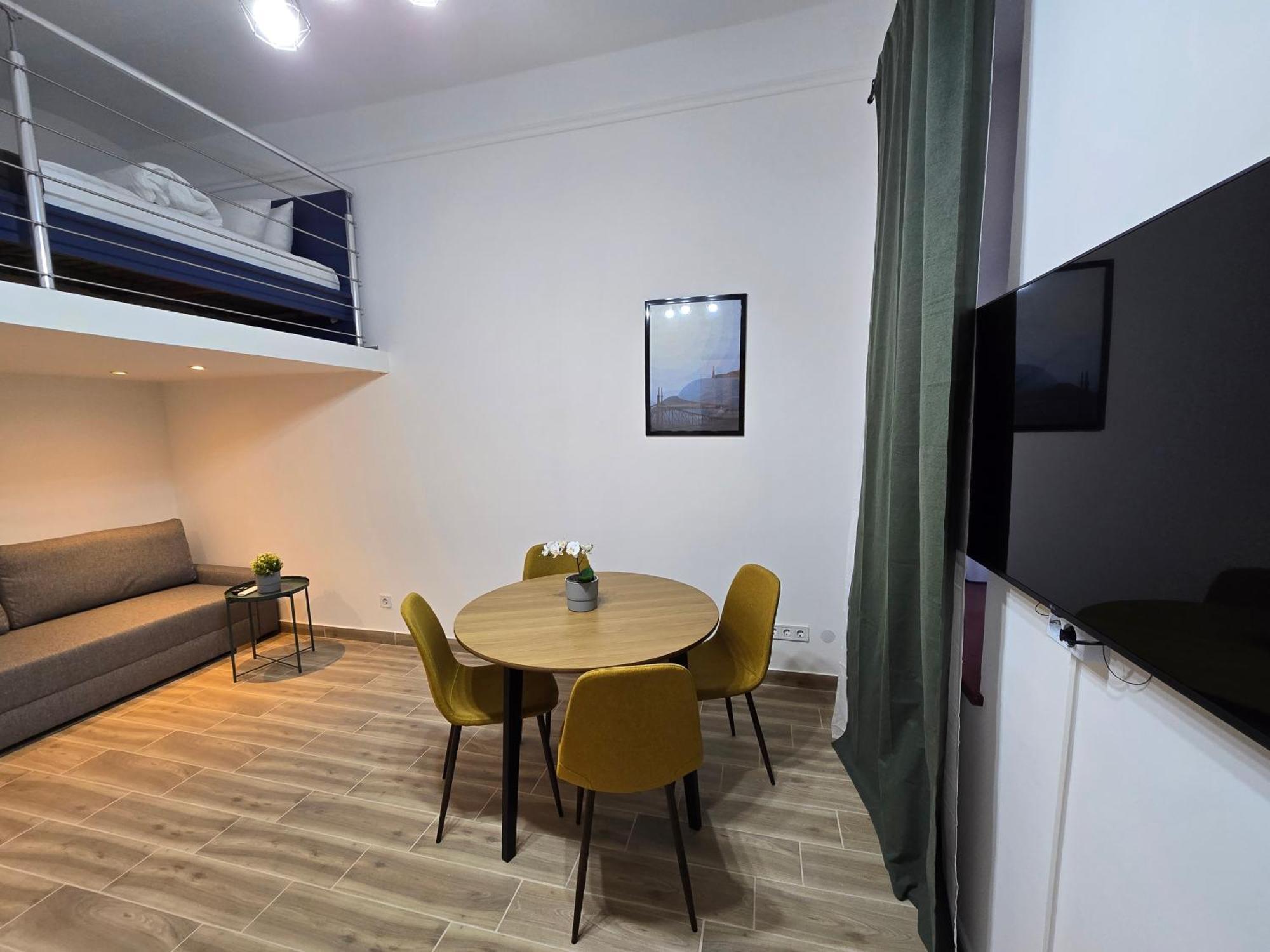 Primavera - New In The Heart Of * Budapest