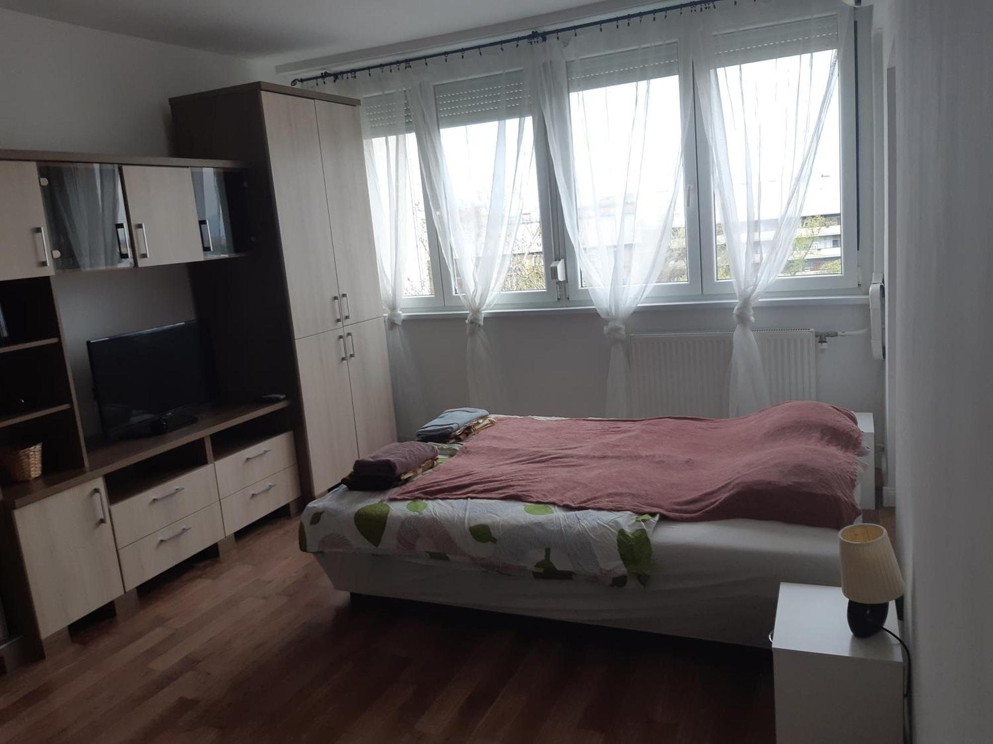 Pillango Parki Kis Lakas 15 Percre A Belvarostol