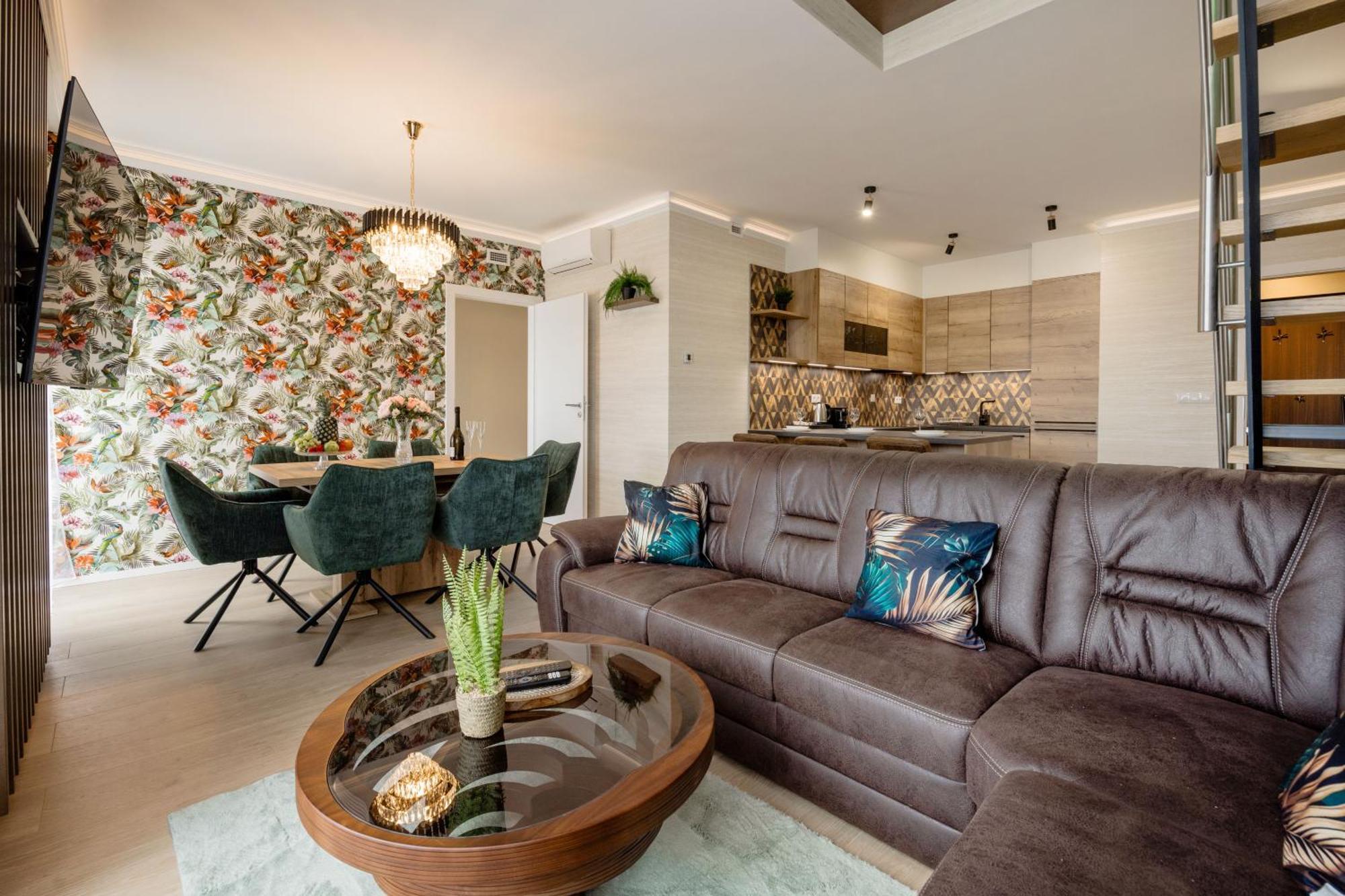 Trainforest Penthouse Residences