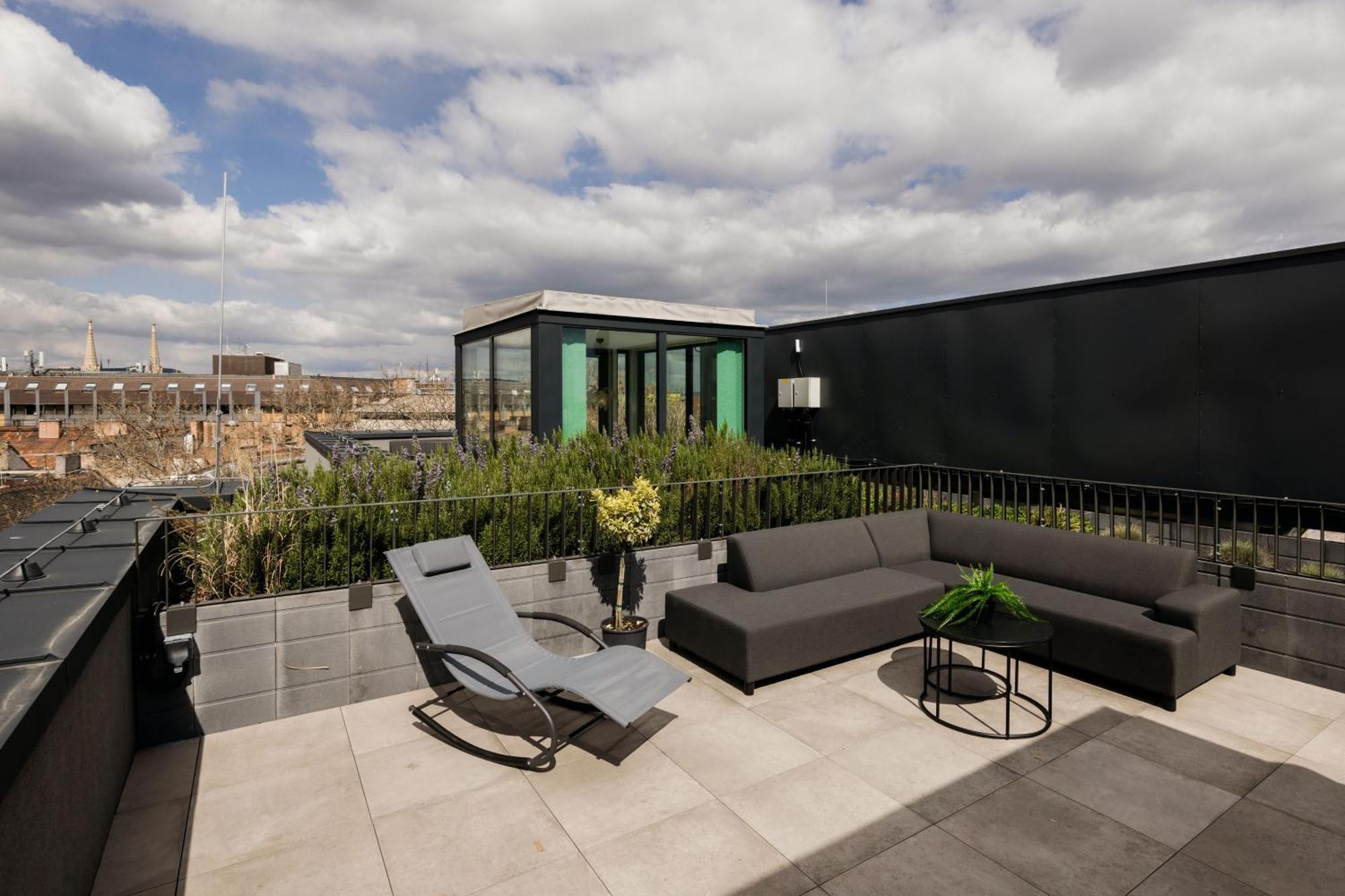 Trainforest Penthouse Residences Apartmán
