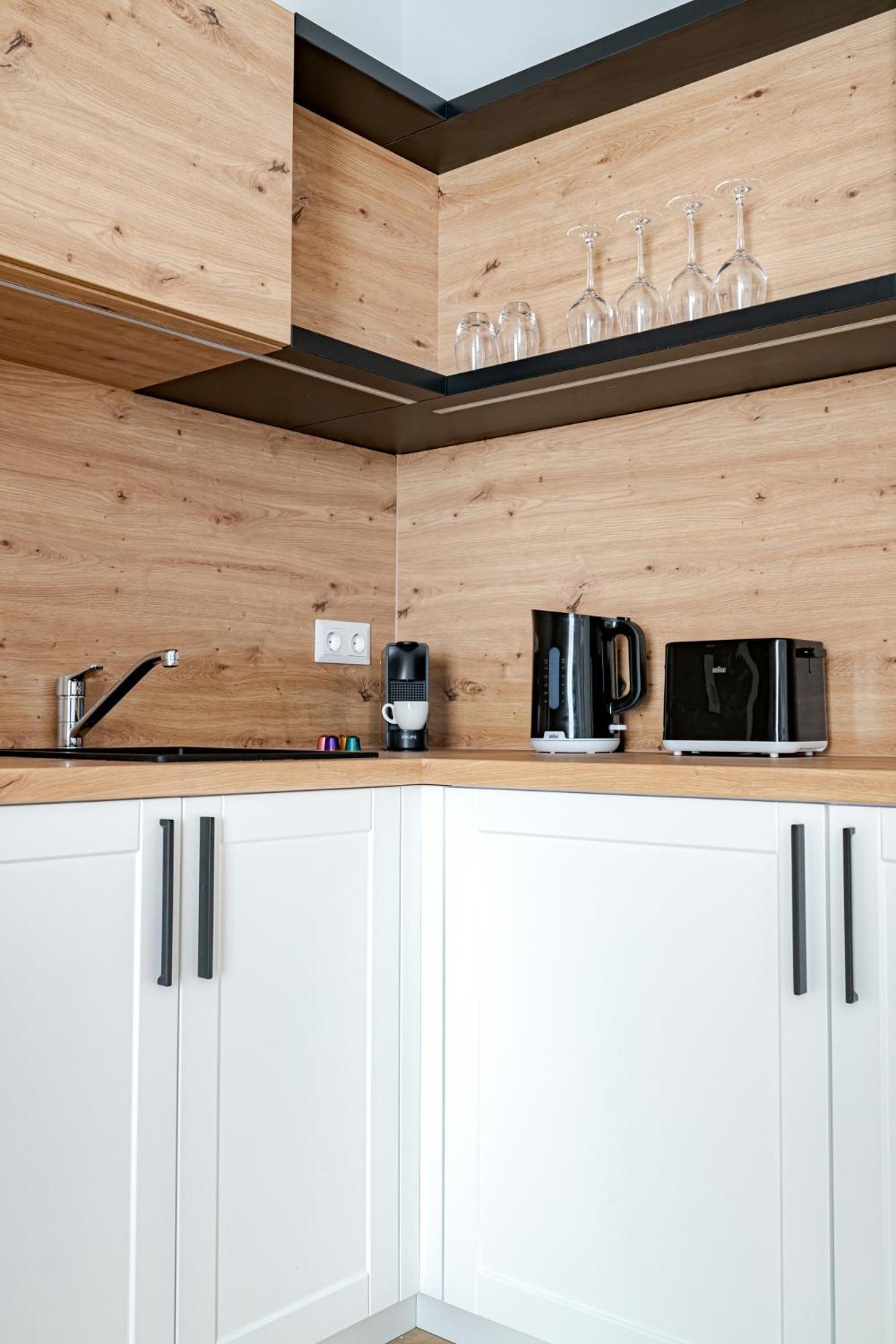 Apartment D52 *