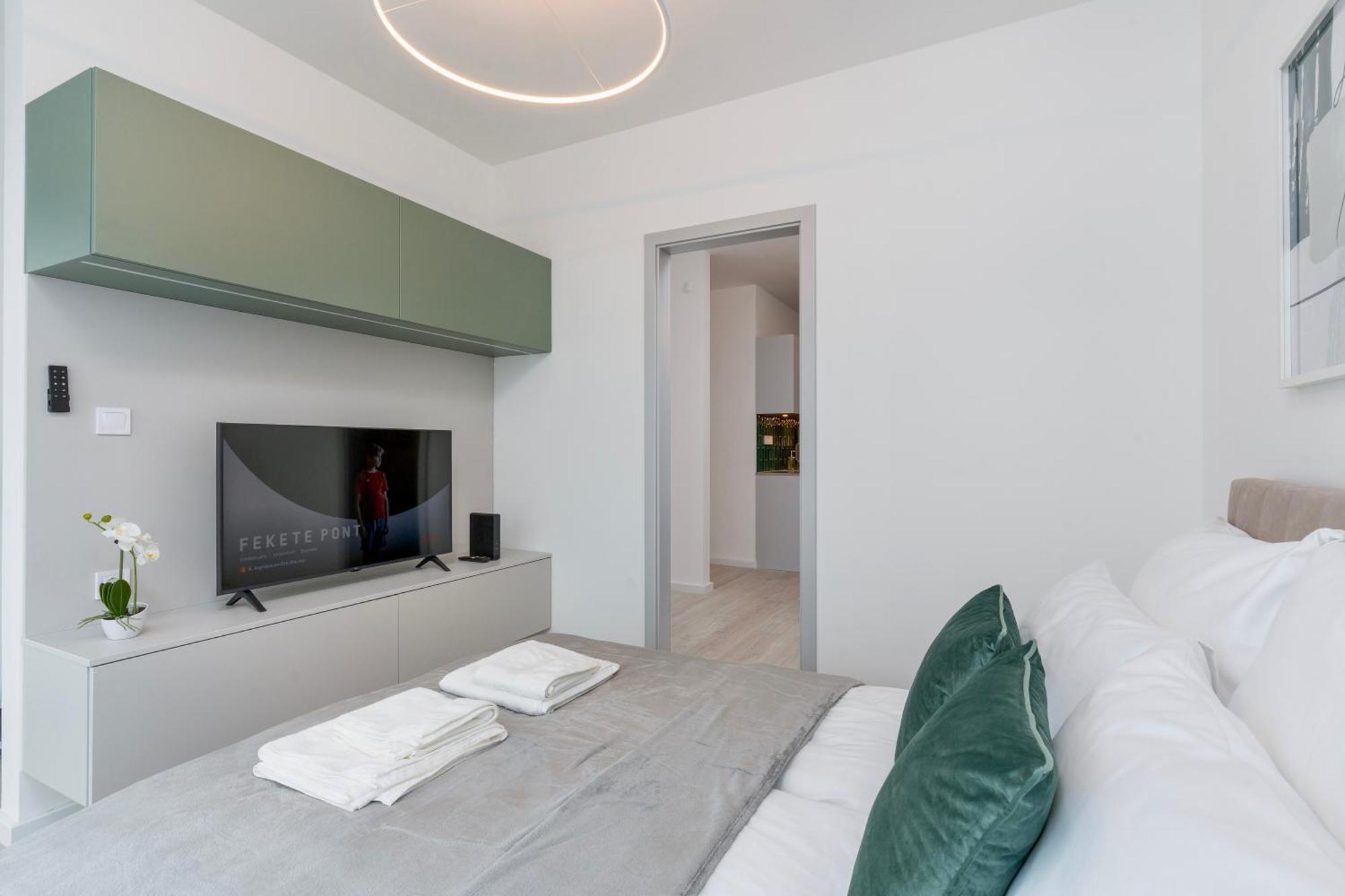 Chloe's Luxury & Ev Charger & Free Private Parking *