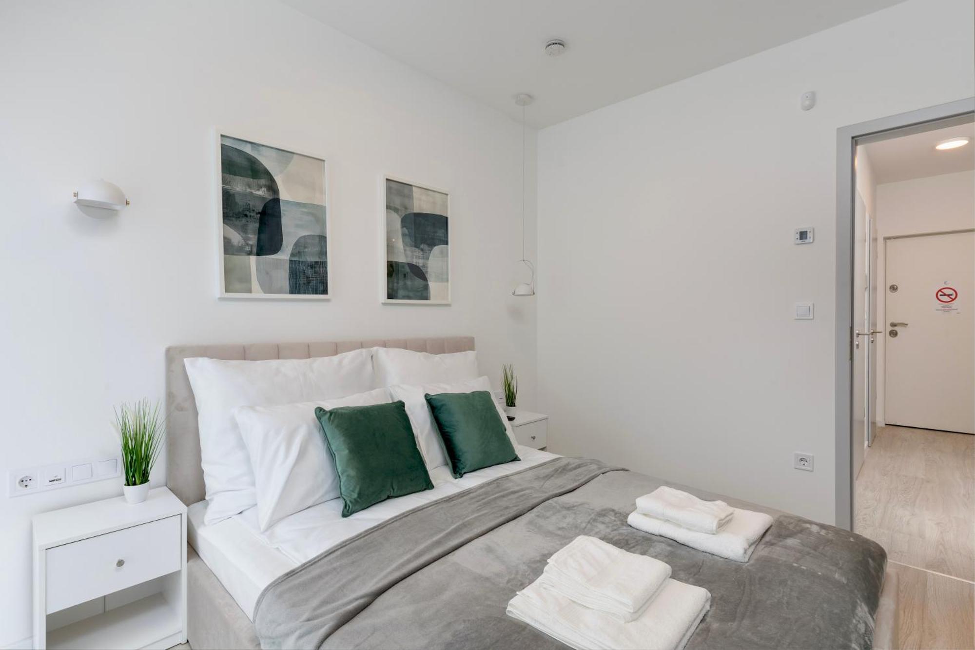 Chloe's Luxury & Ev Charger & Free Private Parking Apartamento