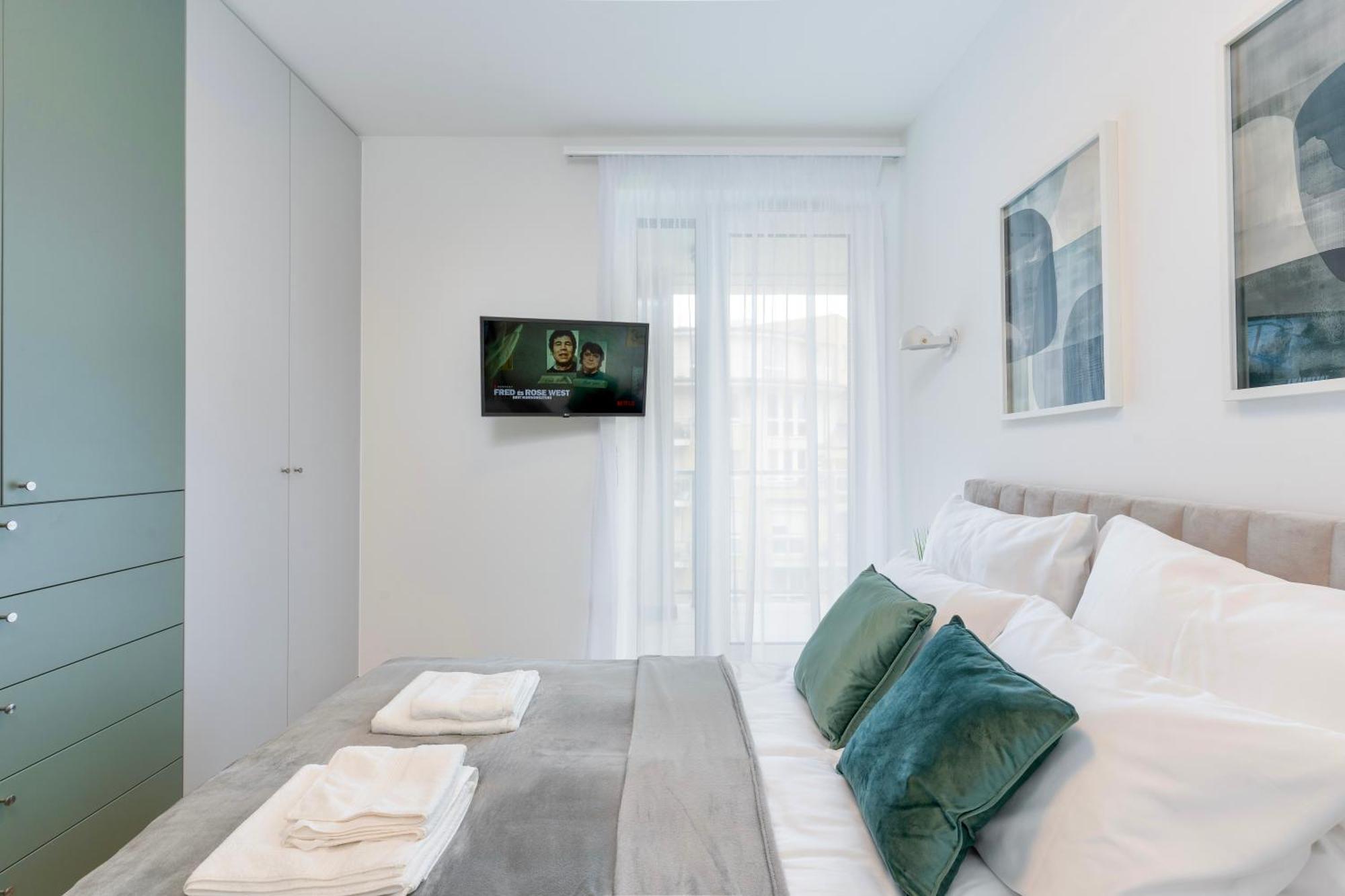 Chloe's Luxury & Ev Charger & Free Private Parking *