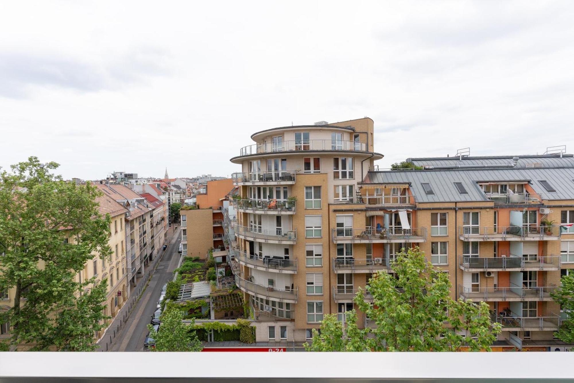 Chloe's Luxury & Ev Charger & Free Private Parking Budapest