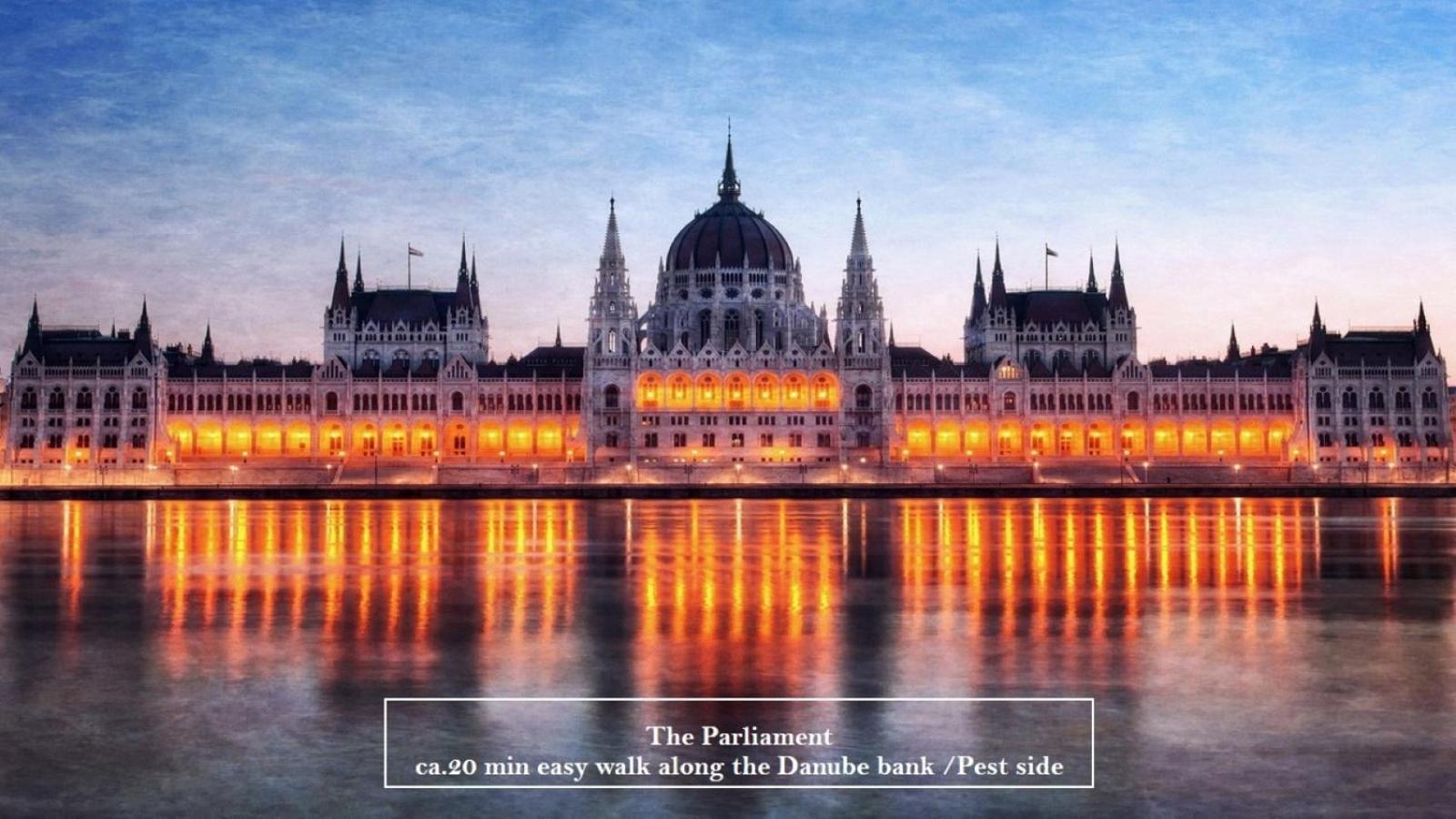 V26 - In The Center New With Ac Budapest