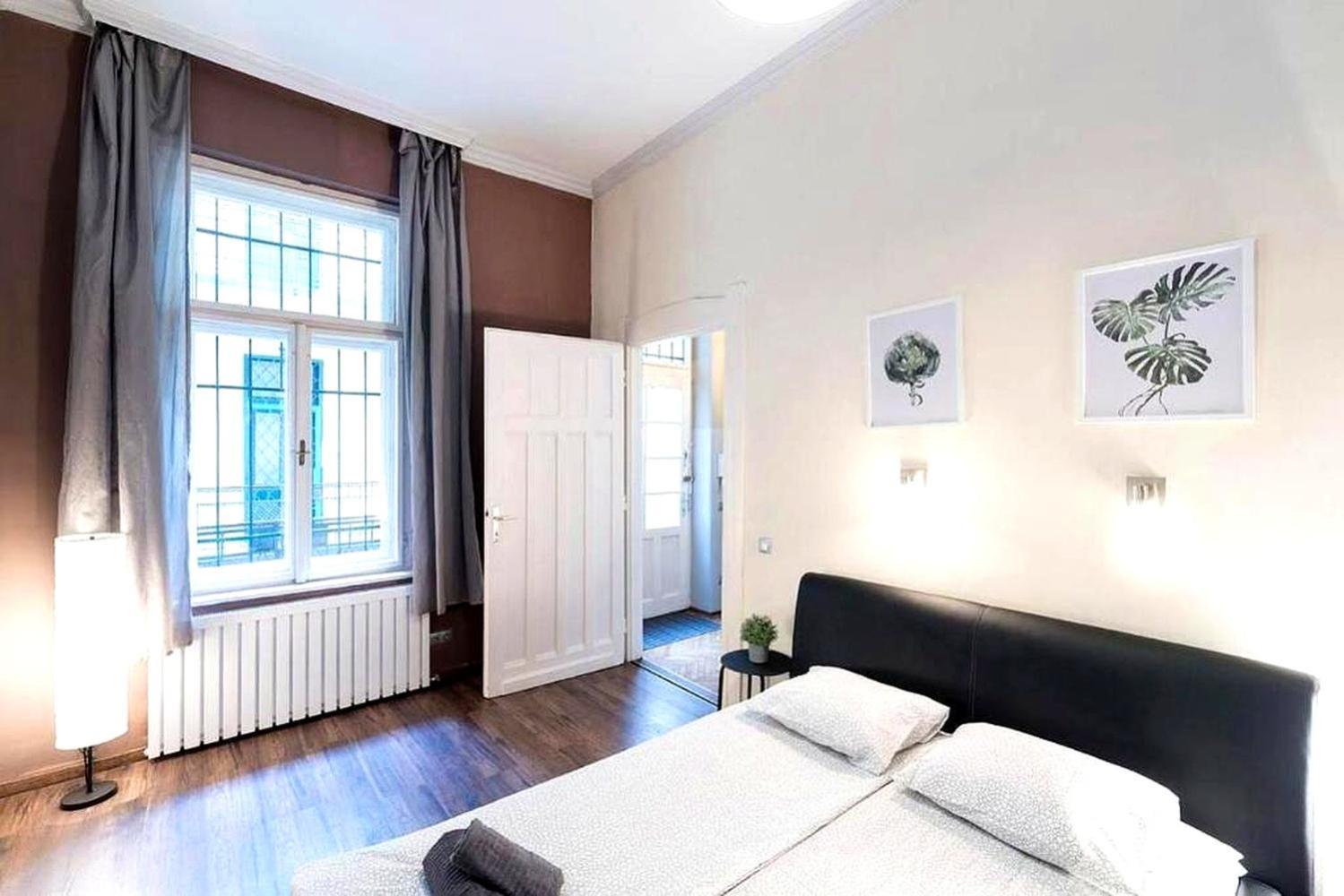 Vaci Street Apartment *