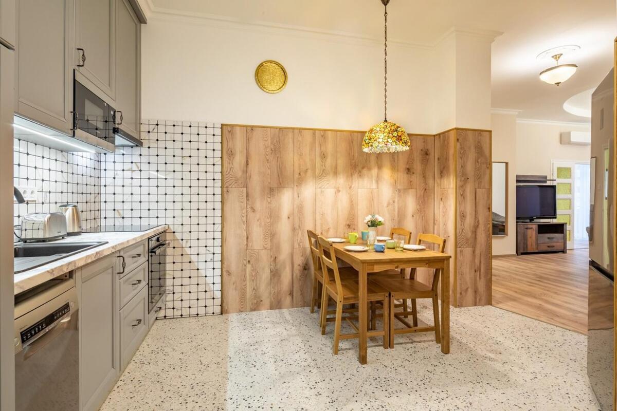Pozsonyi By Stn * Budapest