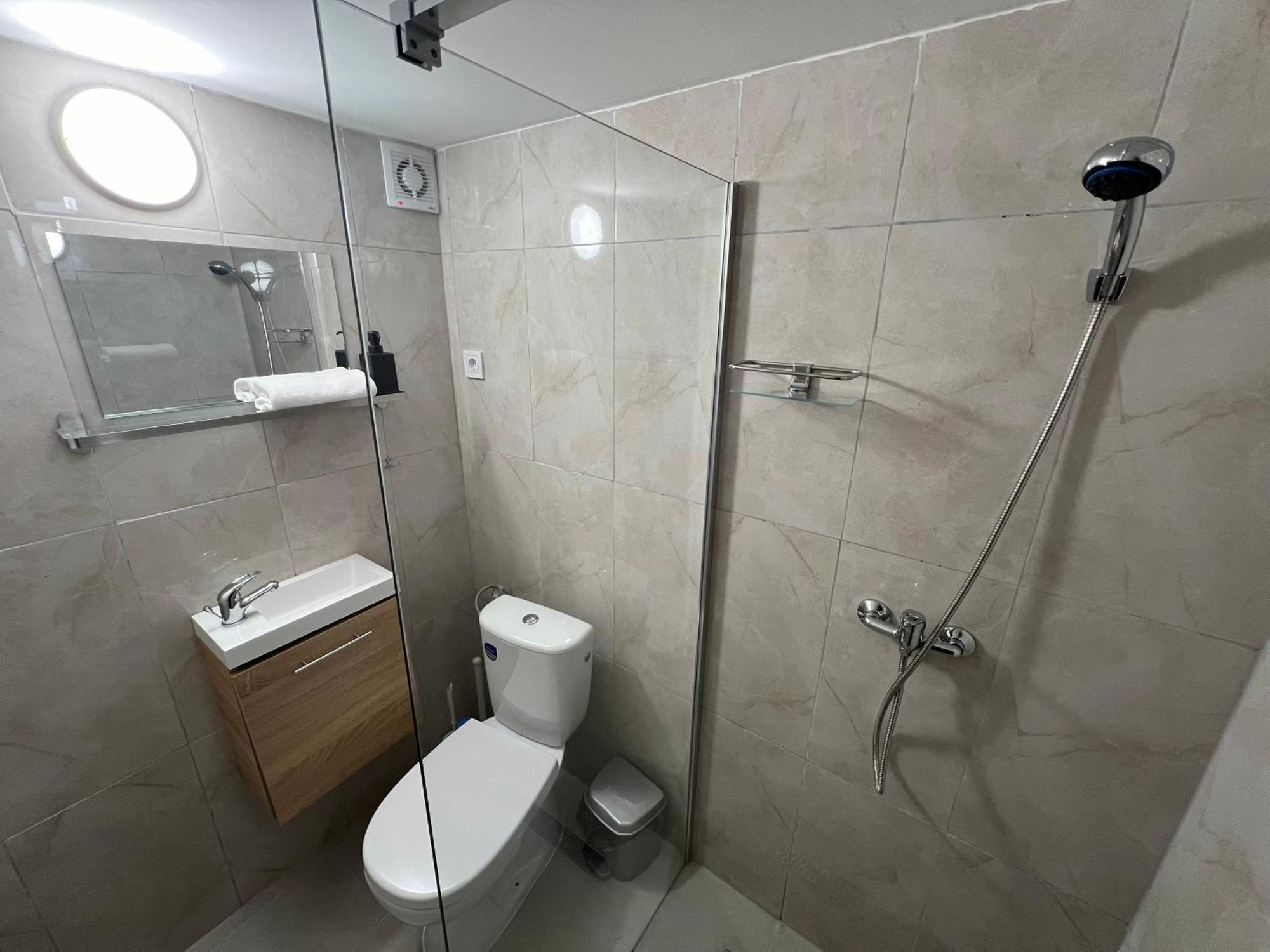 Iza-szondi Homes *