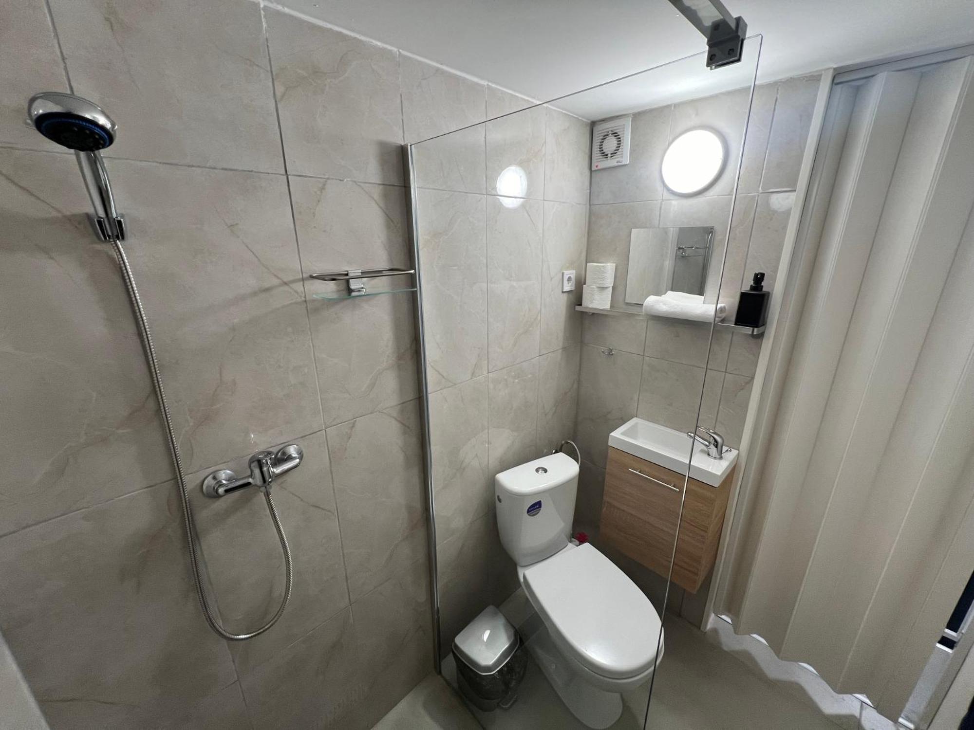 Iza-szondi Homes *