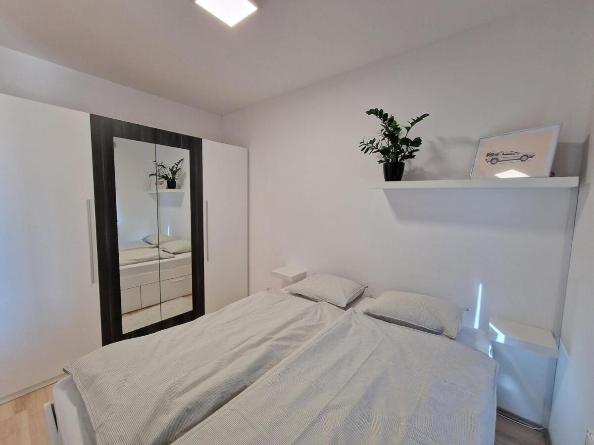 Modern Smart Metrodom Park -15min From Center Apartament