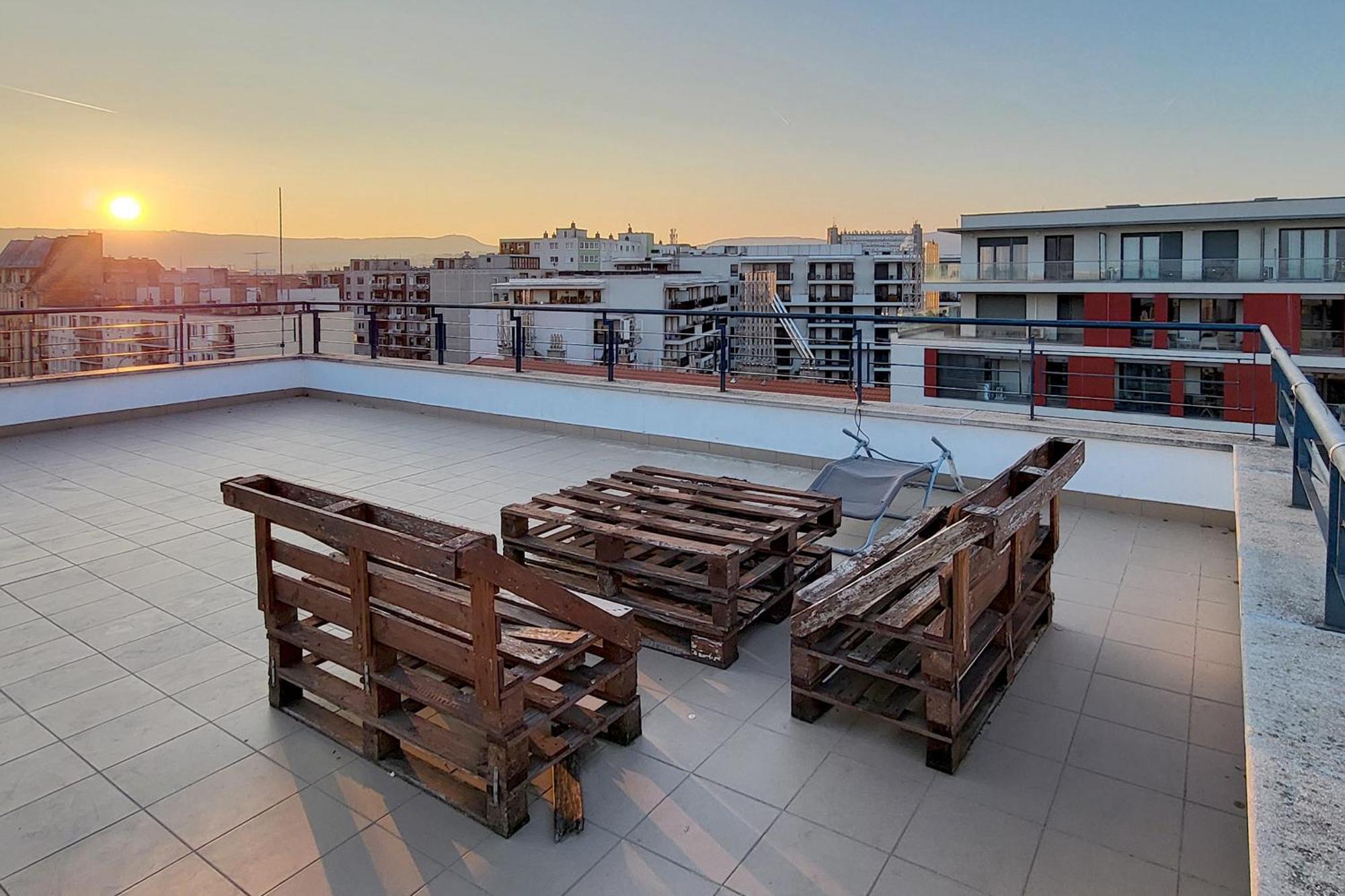 Calm Premium Apartment, Terrace & Garage