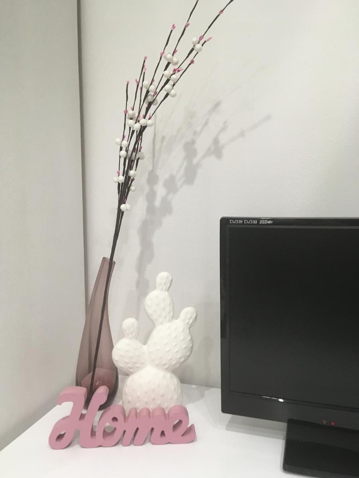 Apartman Black And White