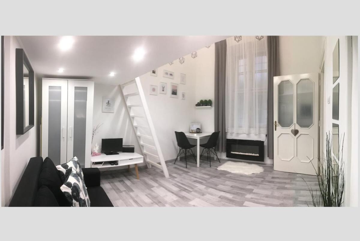 Black And White Apartman Budapest