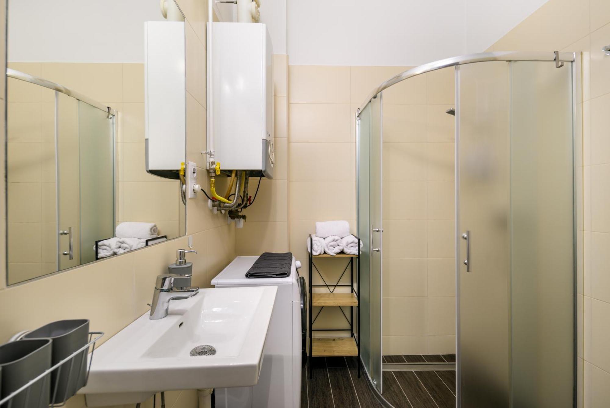 Central Oasis 2Br Apartment *