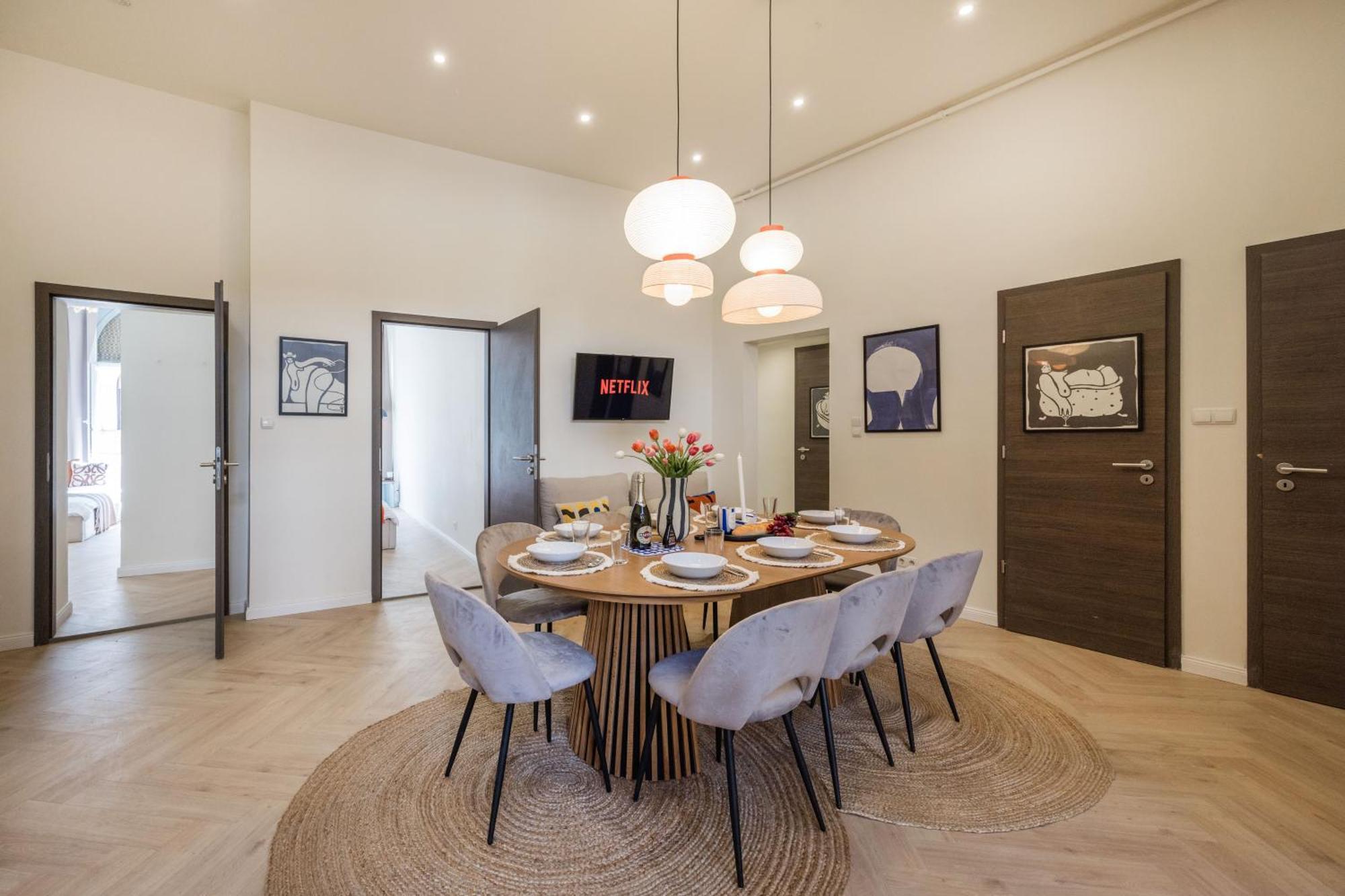 Spacious 5br By Opera, Liszt Ferenc & Centre Budapest