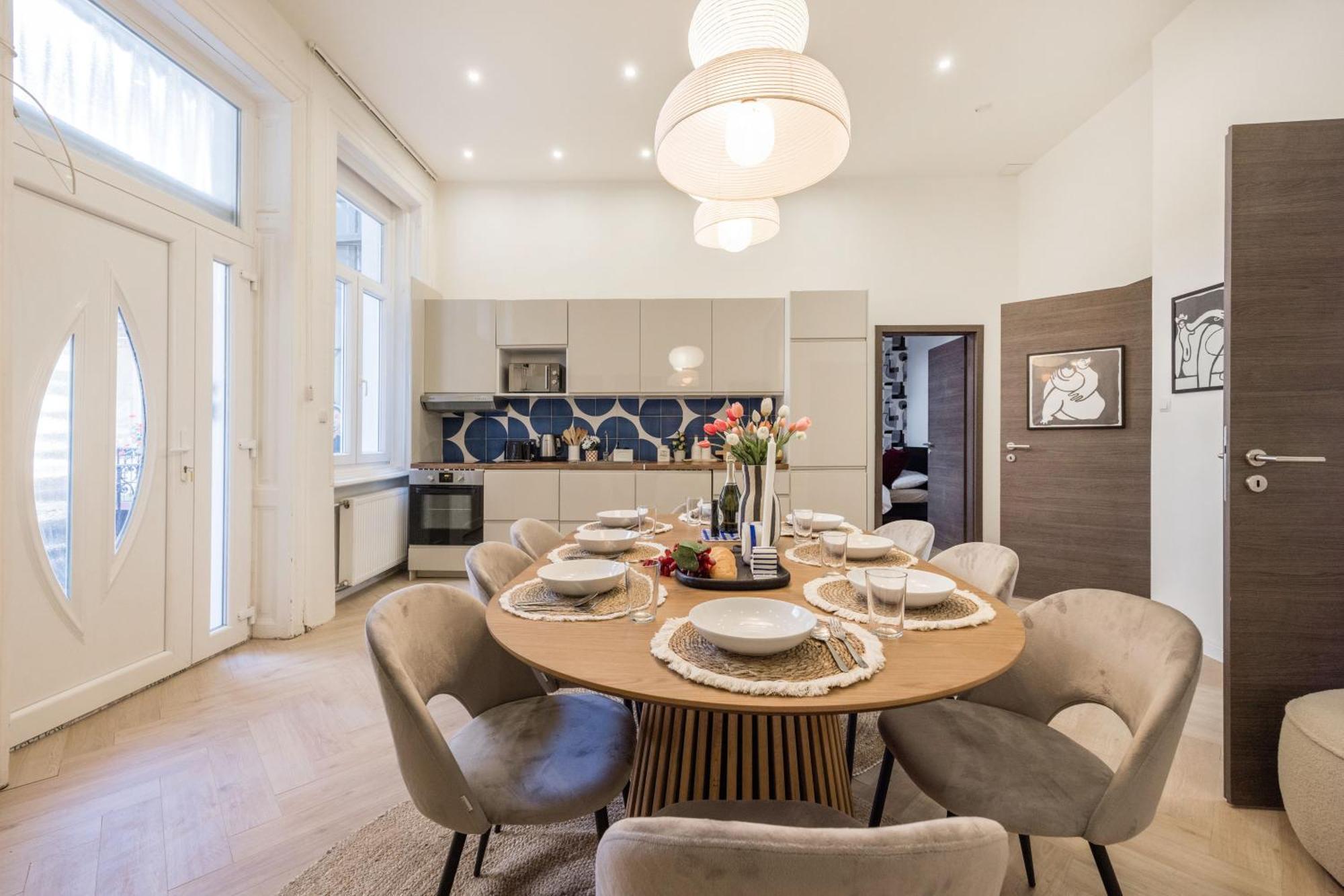 Spacious 5br By Opera, Liszt Ferenc & Centre Apartamento Budapest
