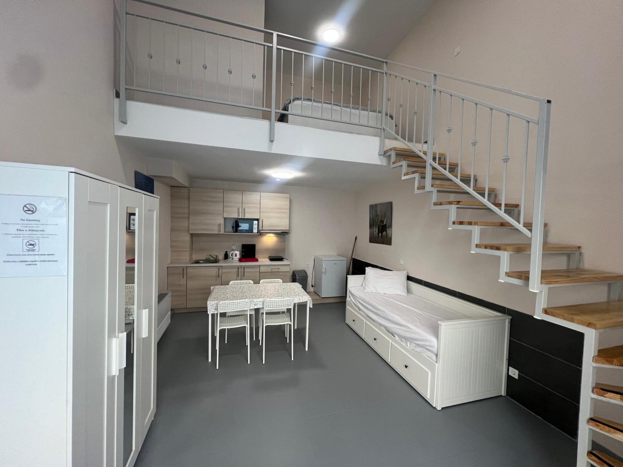 Iza-szondi Homes