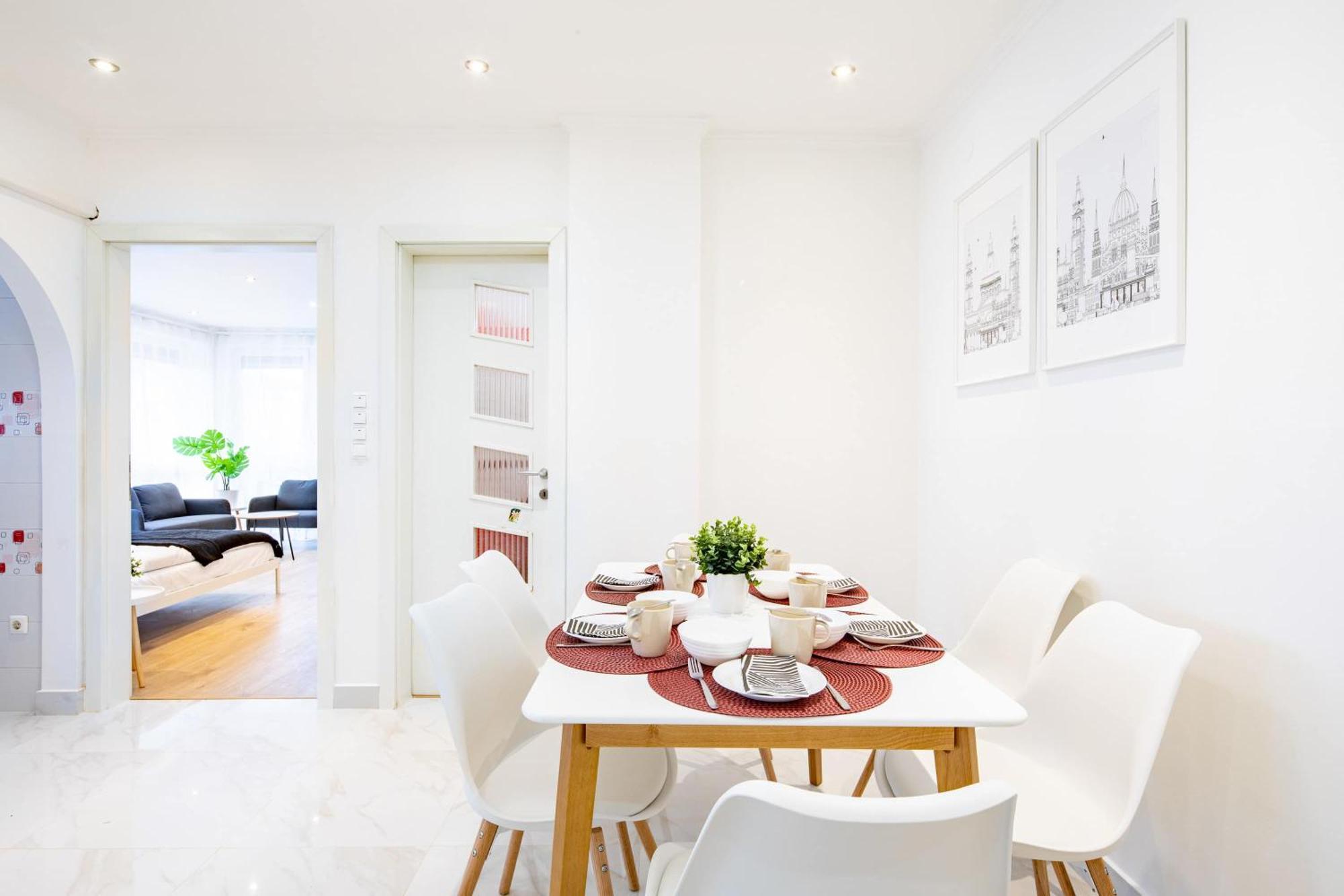 Balcony - - Spacious - Sunny Appartement *