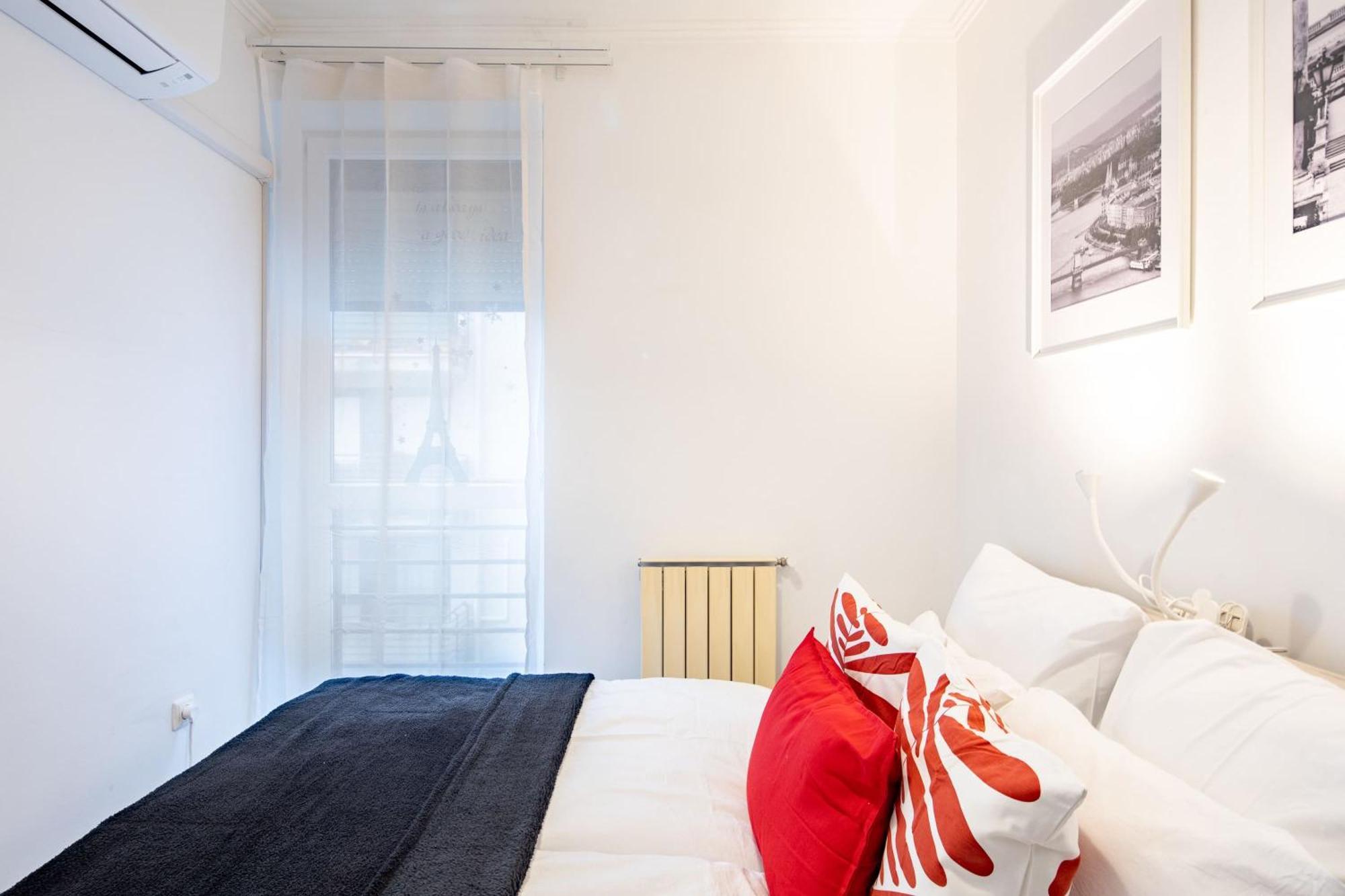 Balcony - - Spacious - Sunny * Budapest