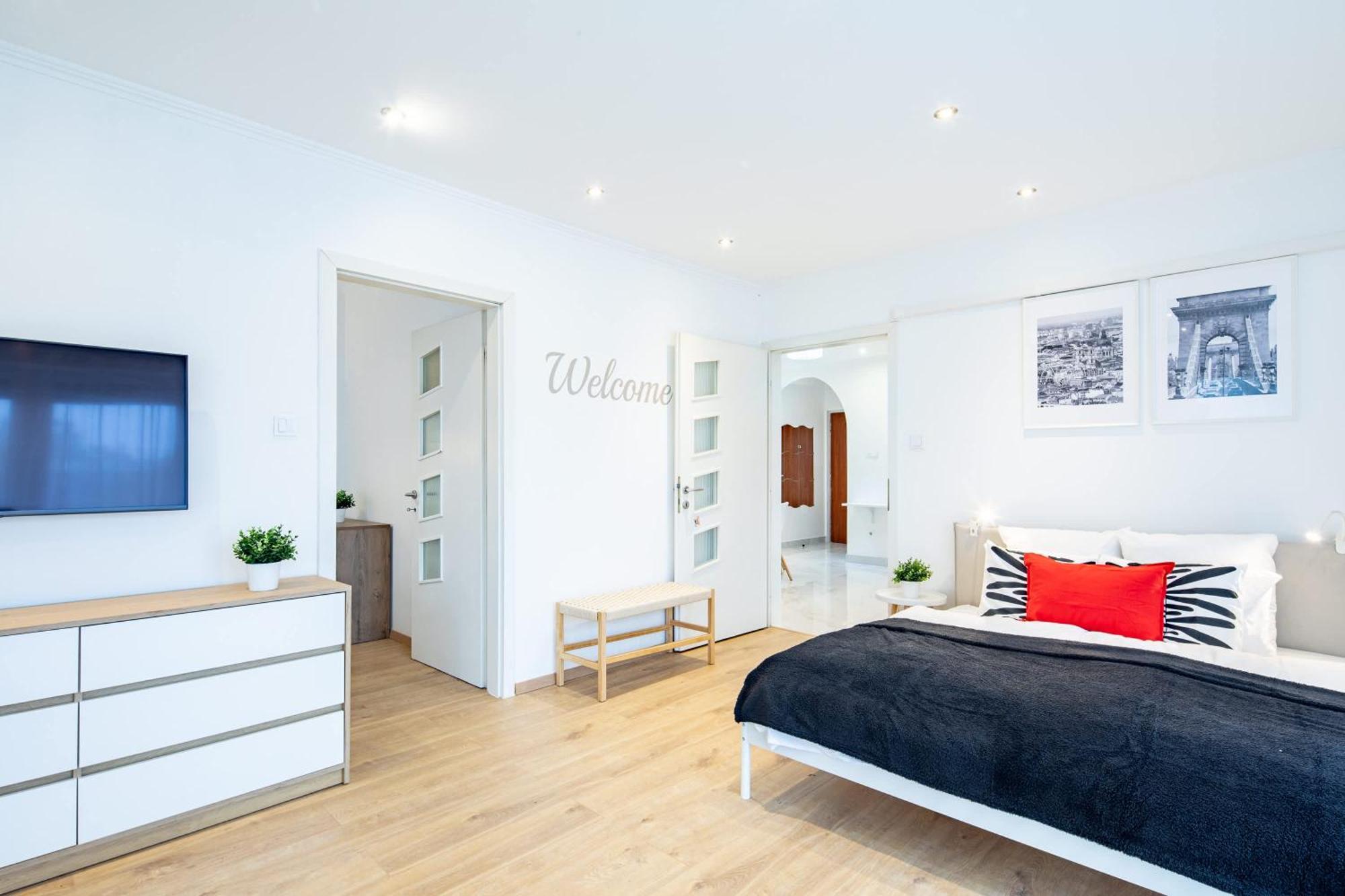 Balcony - - Spacious - Sunny *