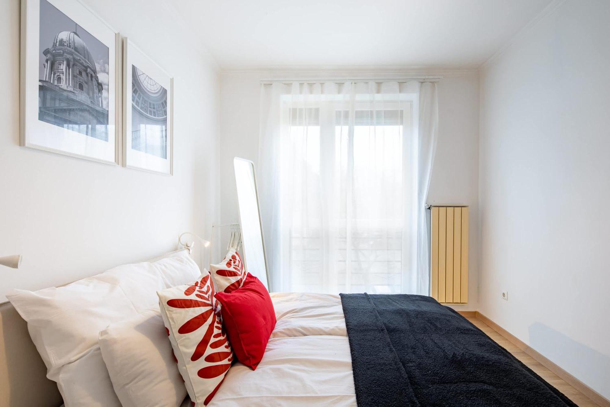 Balcony - - Spacious - Sunny Appartement