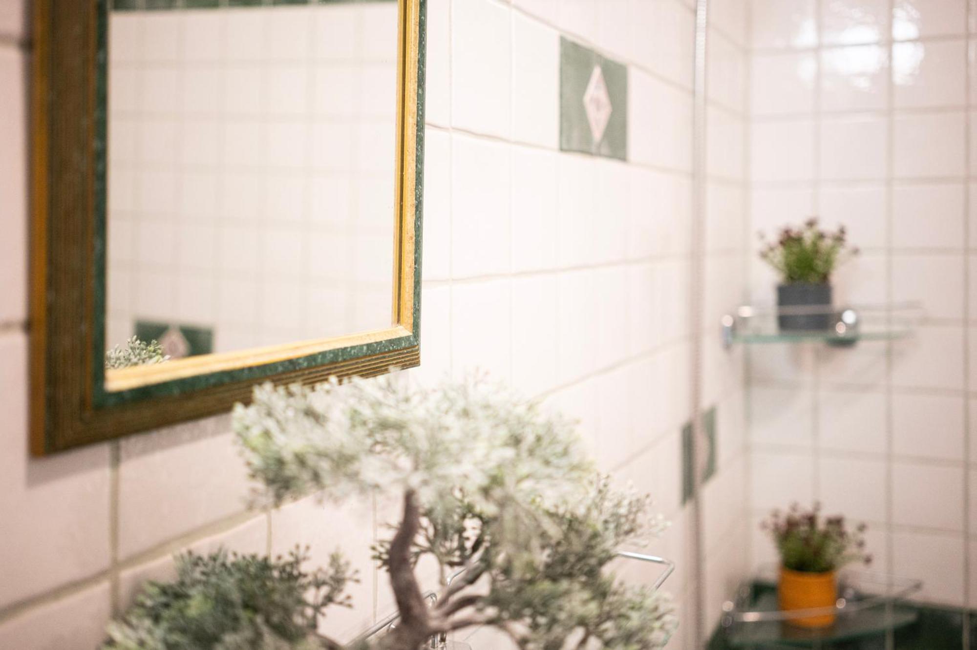 Free Parking - Little Urban Hideaway - Wifi, Ac Apartman *