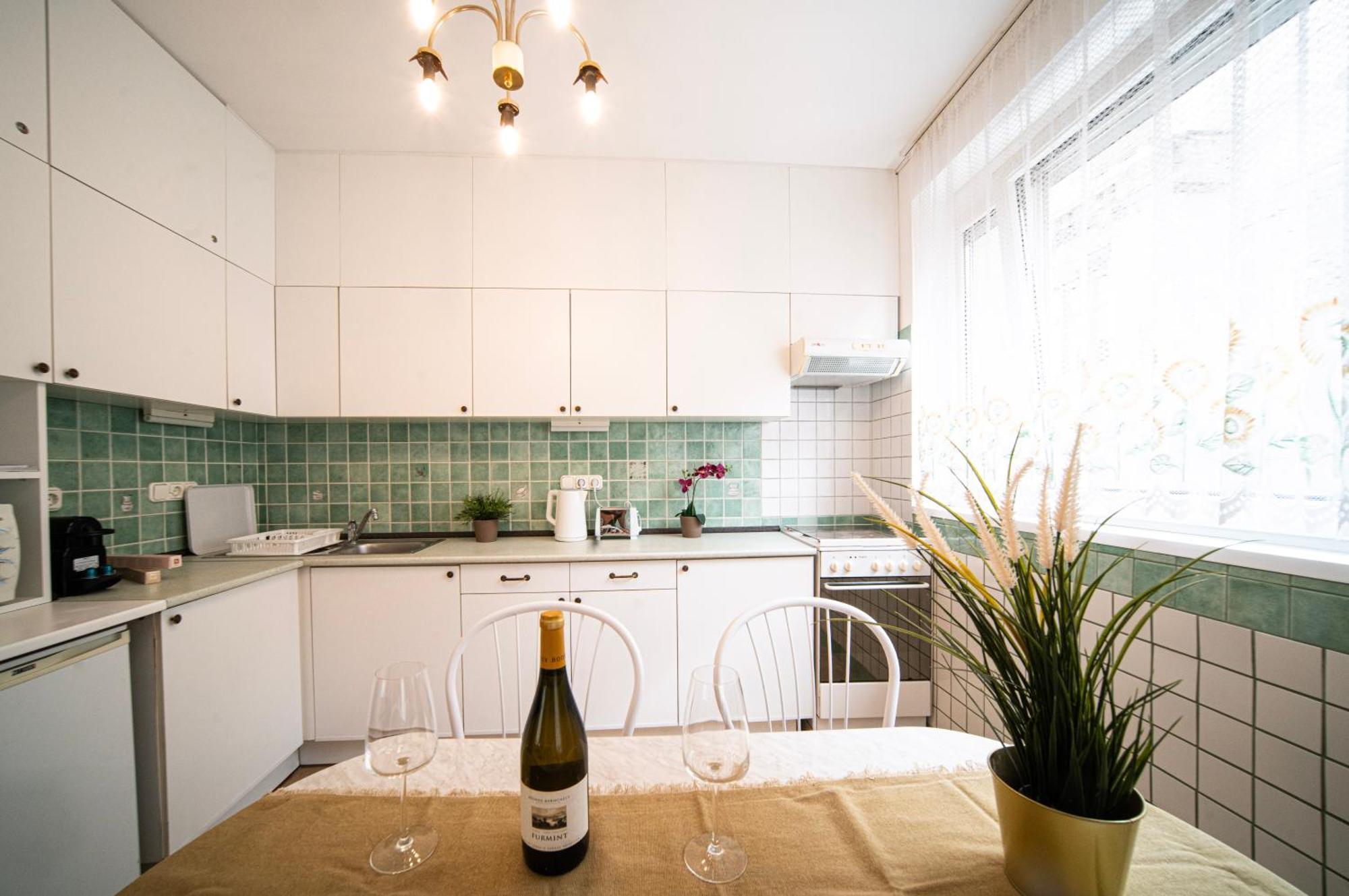 Free Parking - Little Urban Hideaway - Wifi, Ac Apartman Budapest