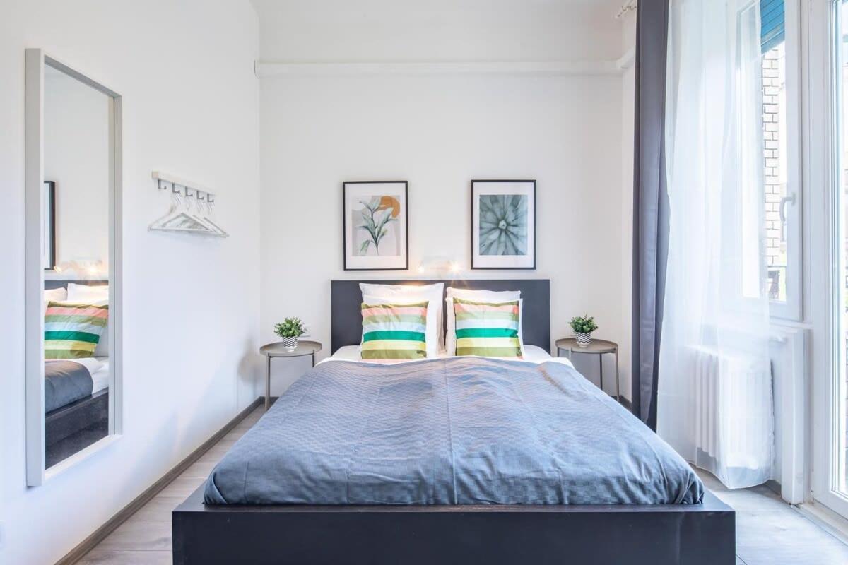 Absolute With Balcony Apartment Budapest