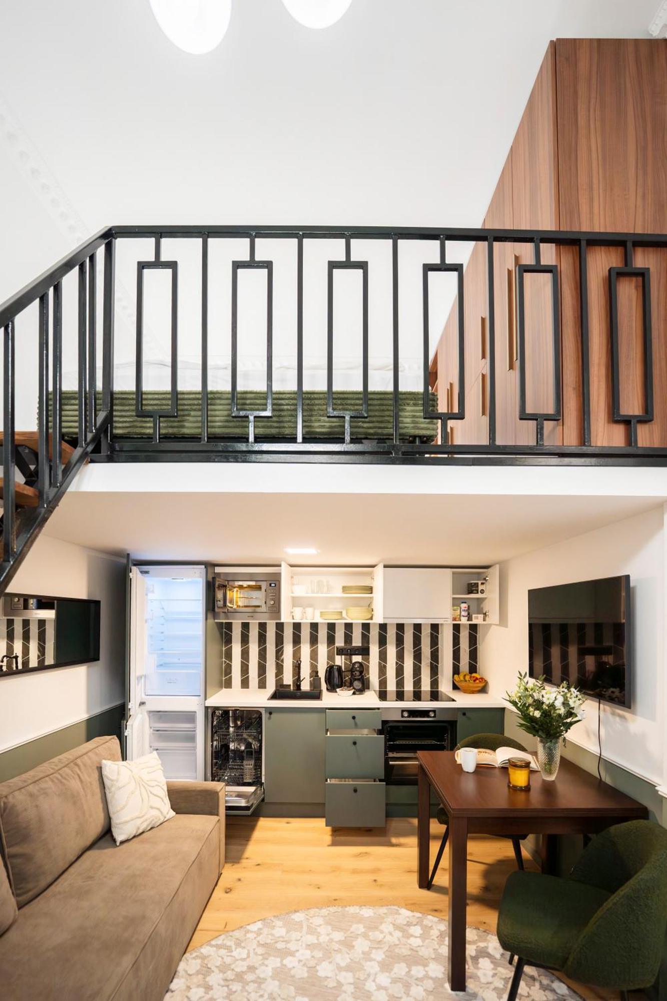 Garden Retreat For Two! Brand New I *