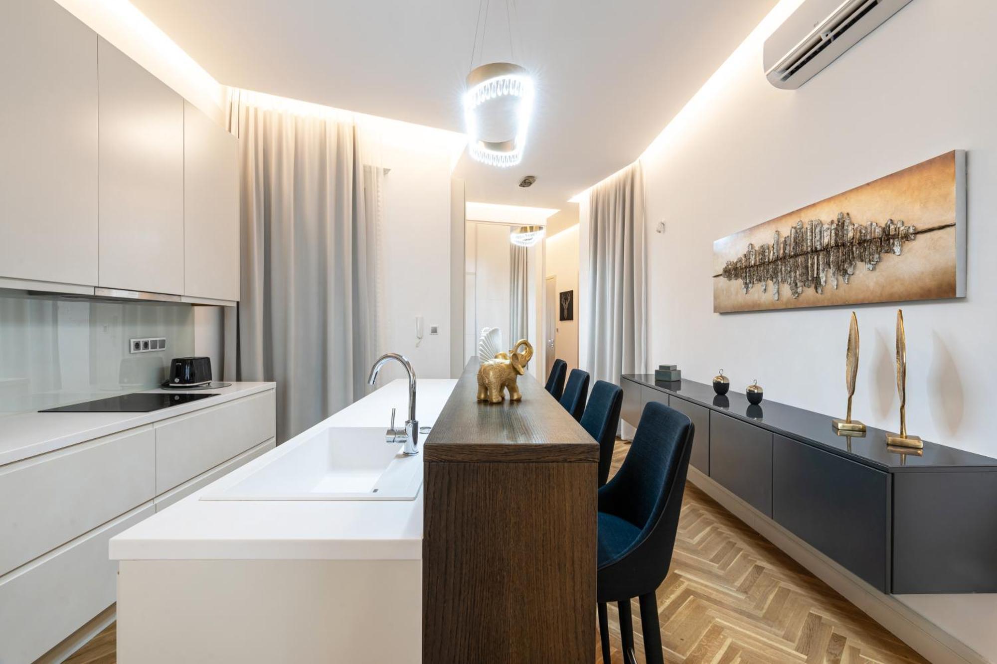 Four Bedrooms Luxury Design Apartment At Fashion Street Apartamento *