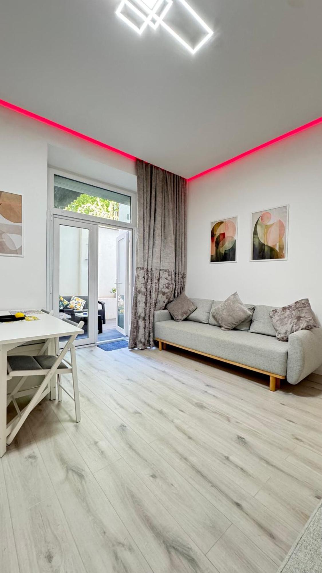 Urban Oasis With Private Terrace * Budapest