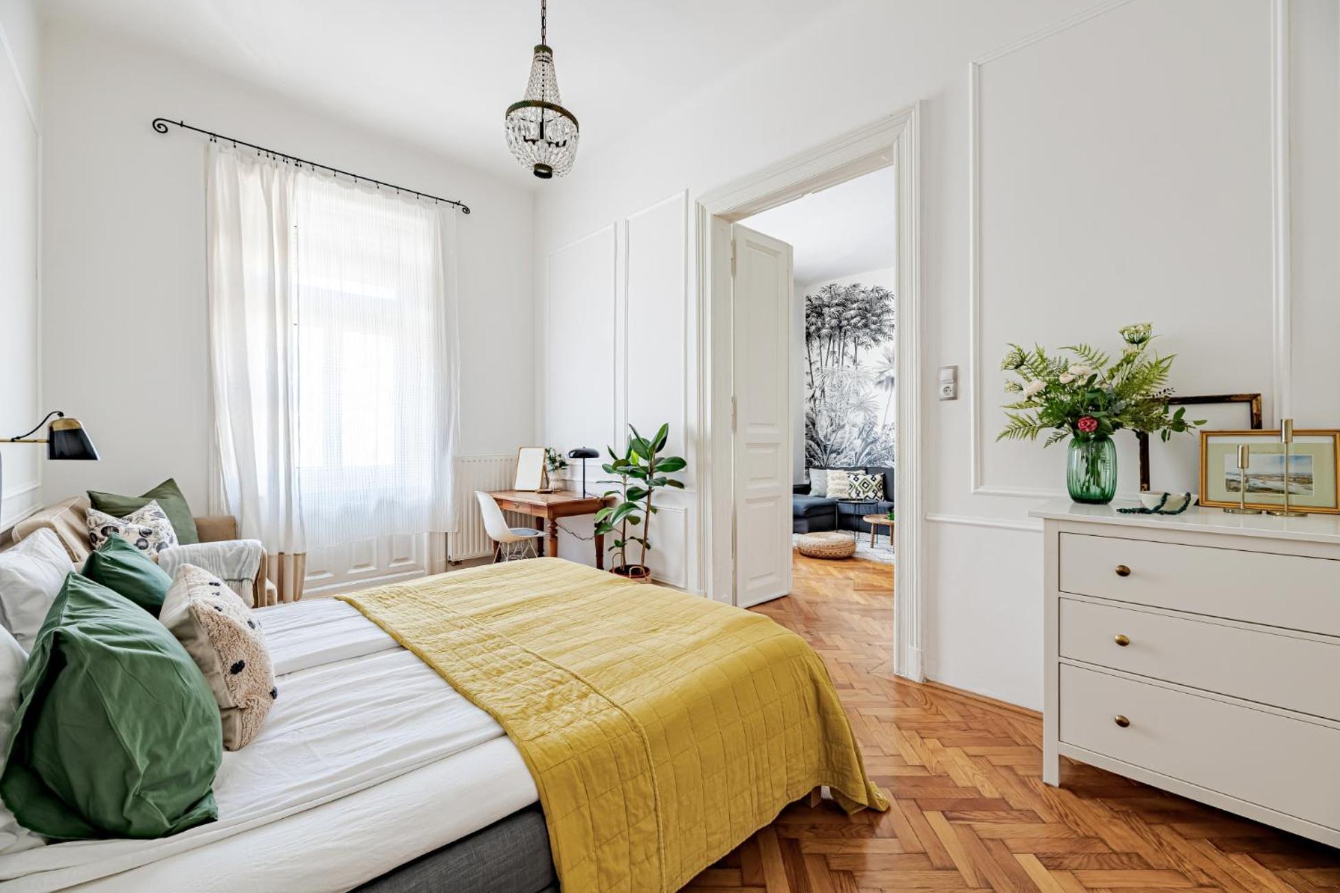 Classic Elegance With Synagogue View By Astoria *