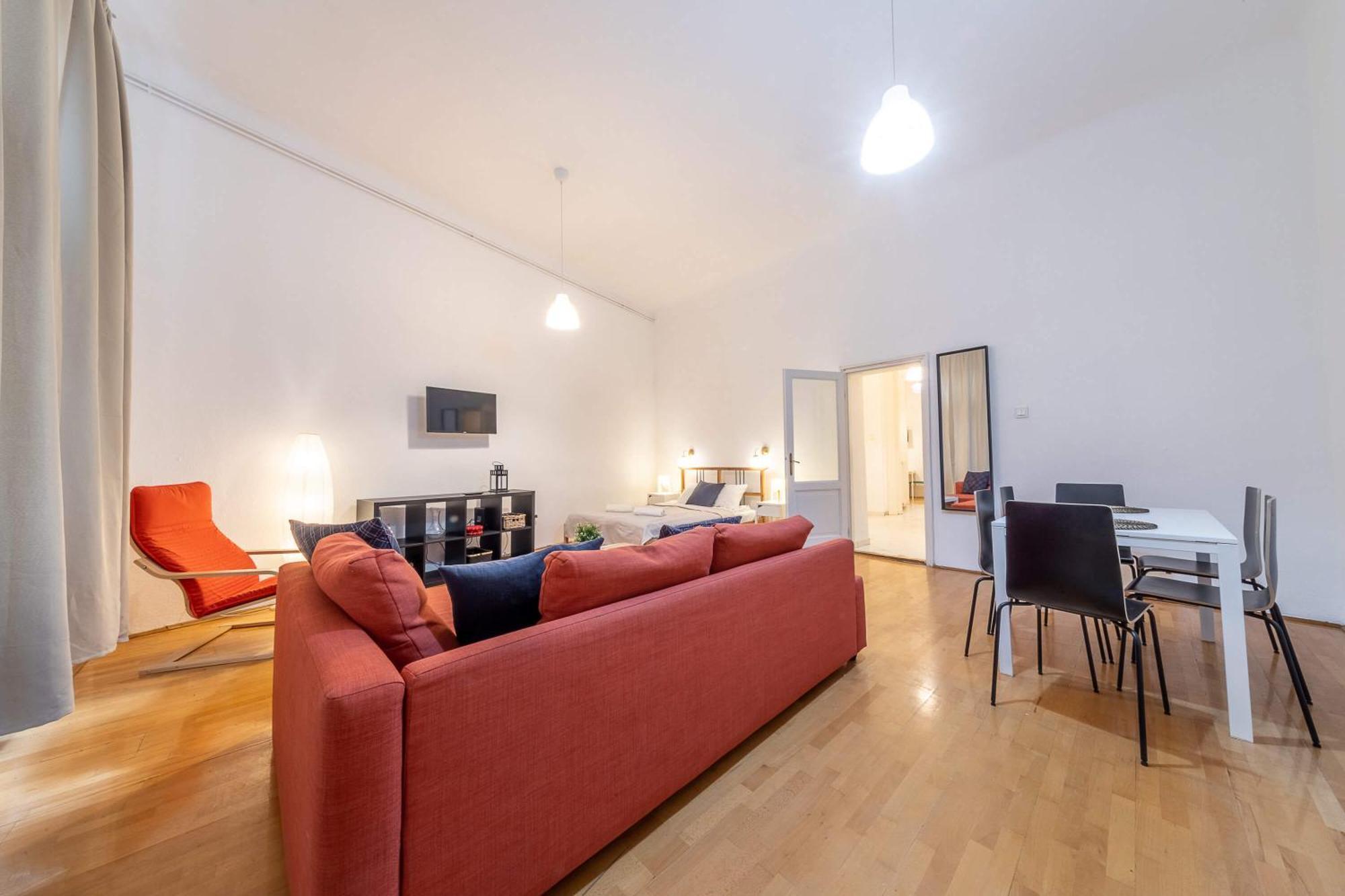 Ergola - Spacious Cozy 2 Big Downtown Apartman
