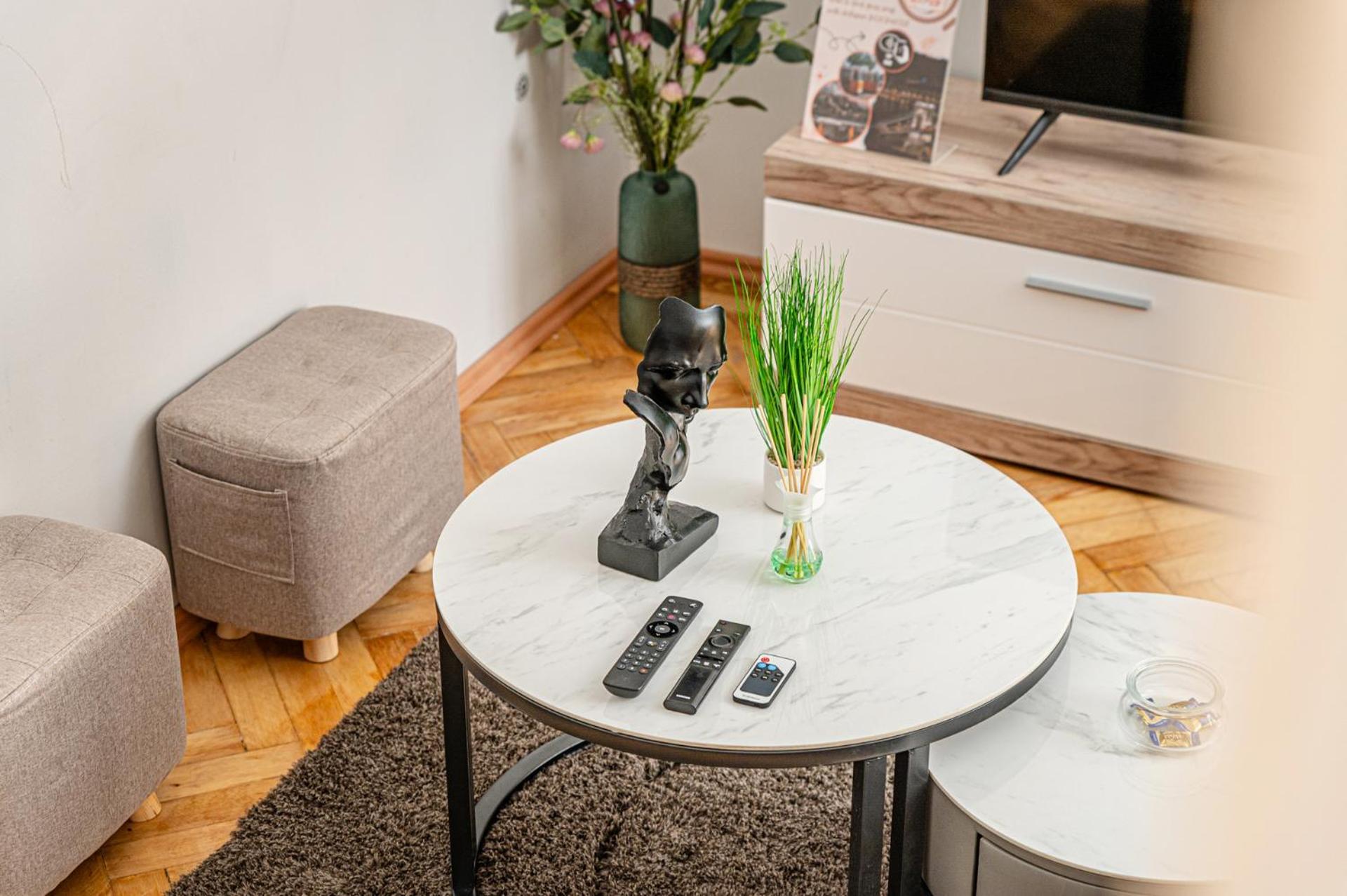 Westend Loft Chic 2br W Ac By Nyugati & M3 Metro Apartment