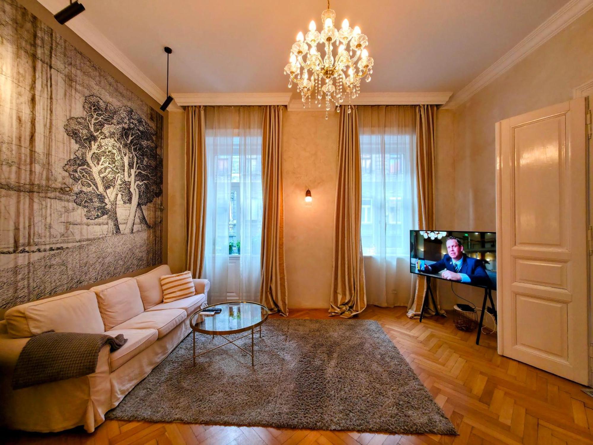 Apartment Rb64 - Classy & Spacious Near District