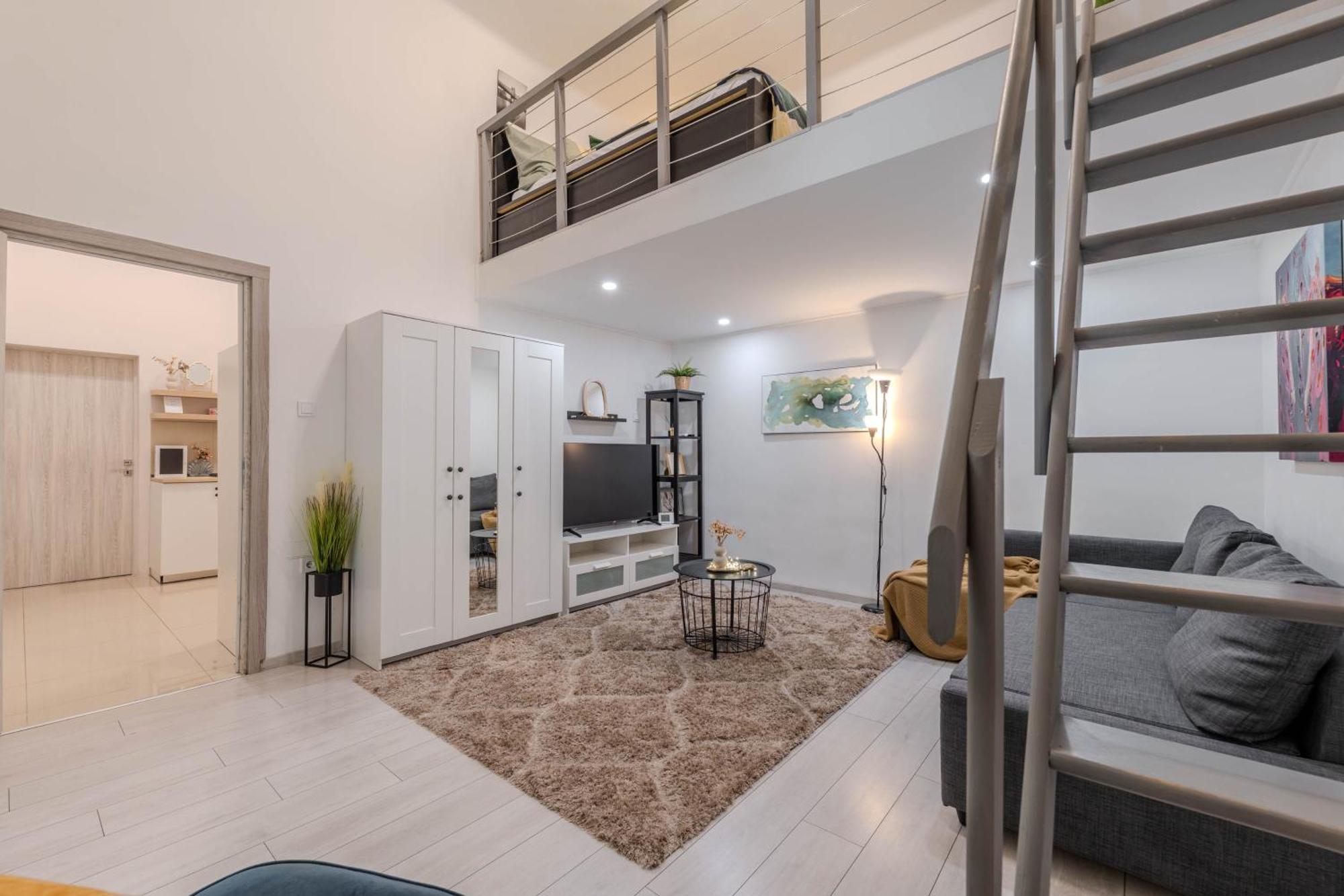 Lägenhet Teljes Loftlakas, Budapest