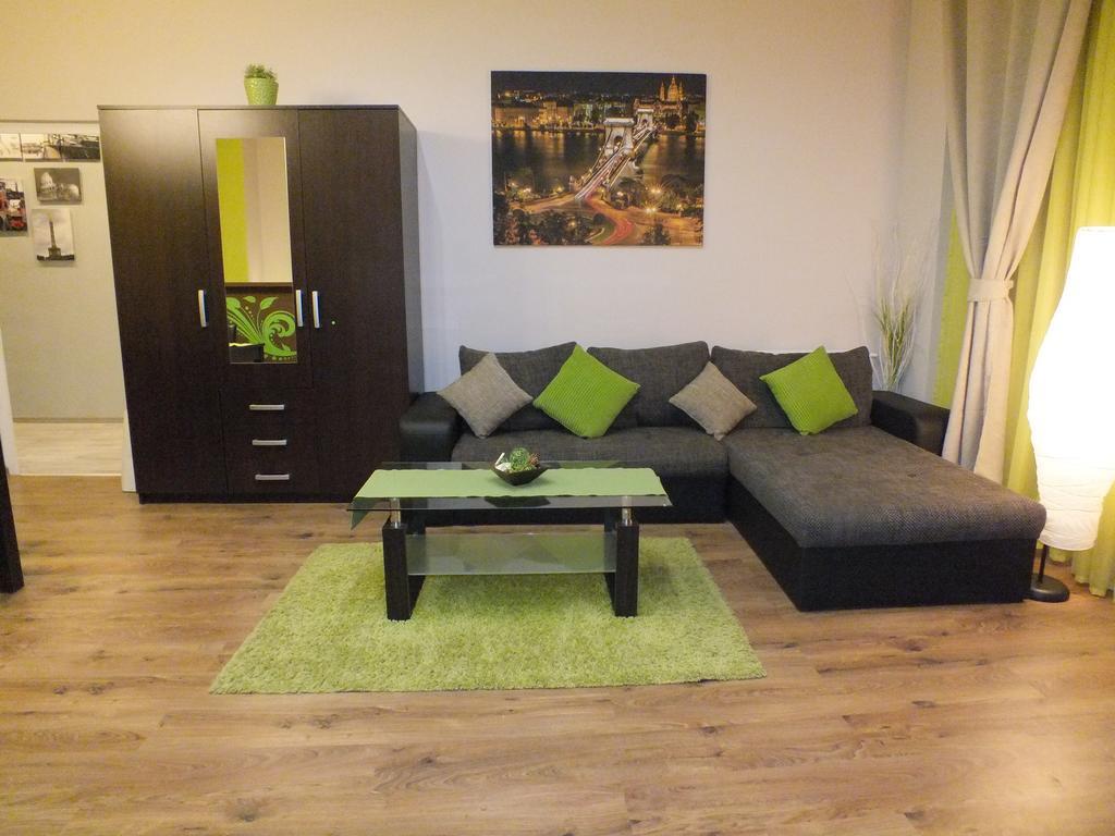 Standard By Hi5 - Feherhajo Budapešť