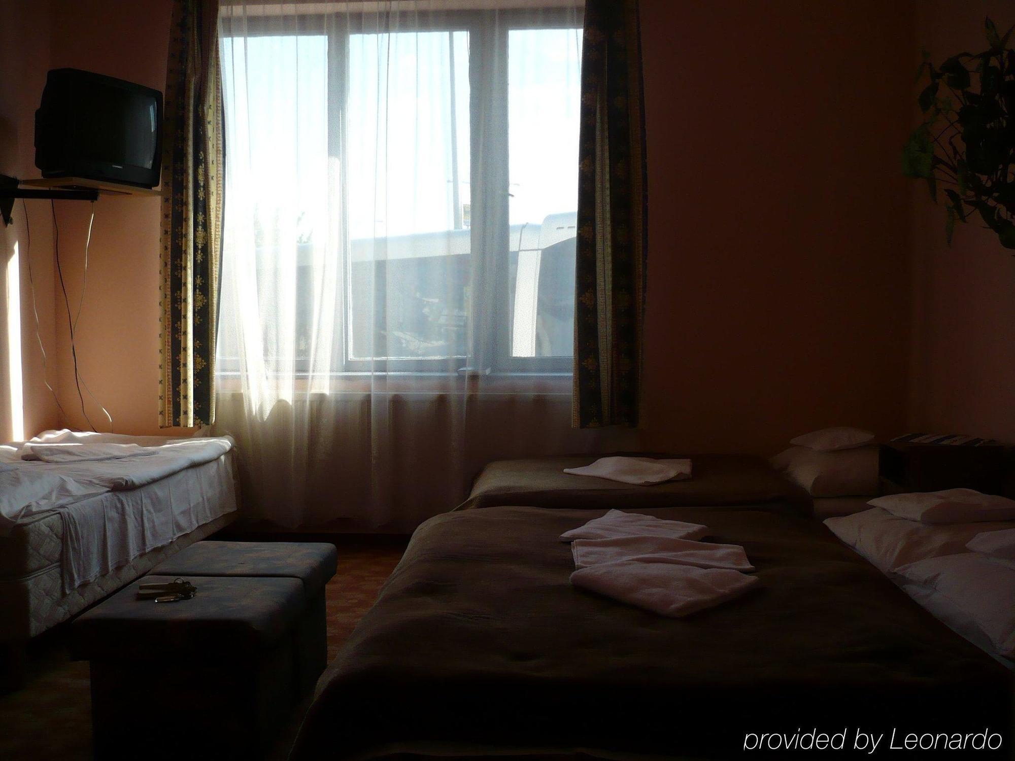 Hotel Attila Y Restaurante 2*