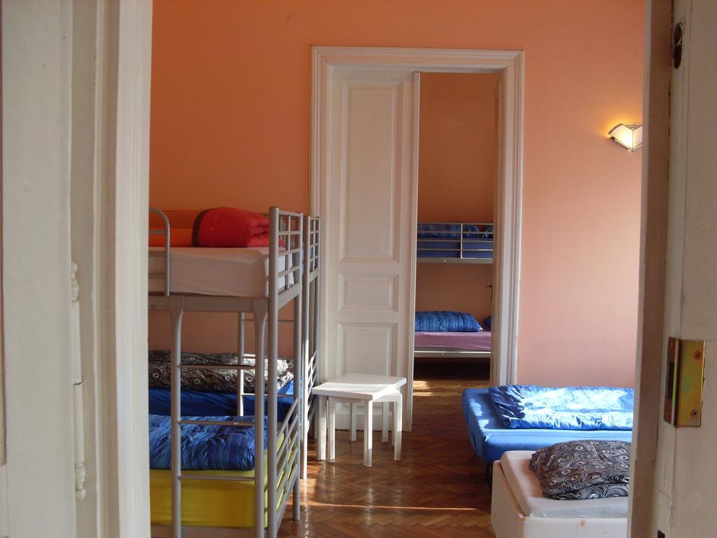 Art Gallery Hostal *