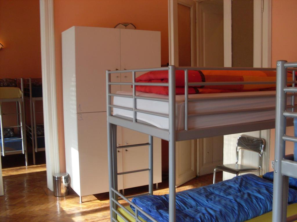 Art Gallery Hostal *