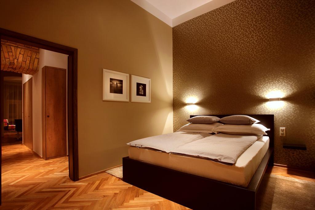 Apartment Gateway Center *