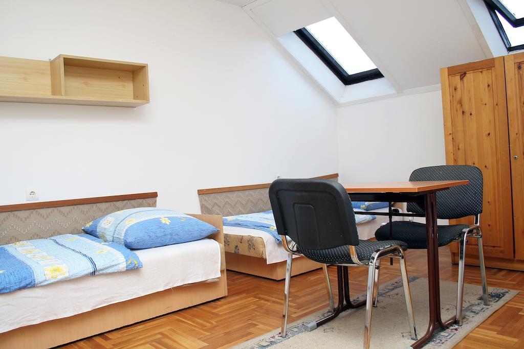 Apartman Professor'S Guest House
