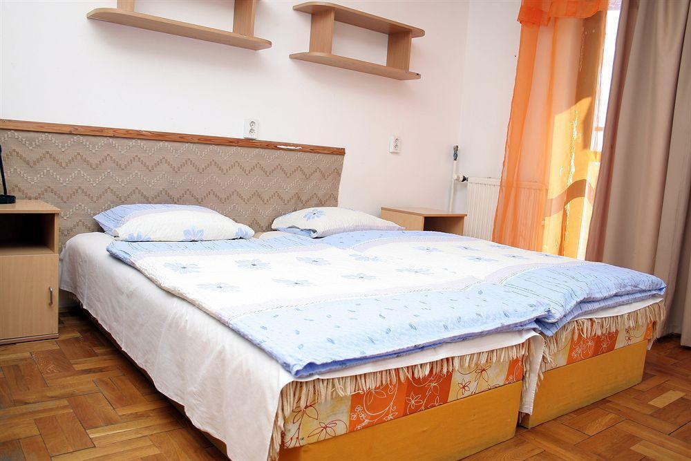 Professor'S Guest House *